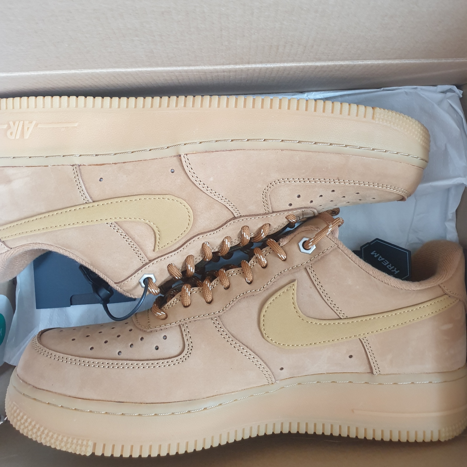 Nike Air Force 1 '07 WB Flax 착용 스타일