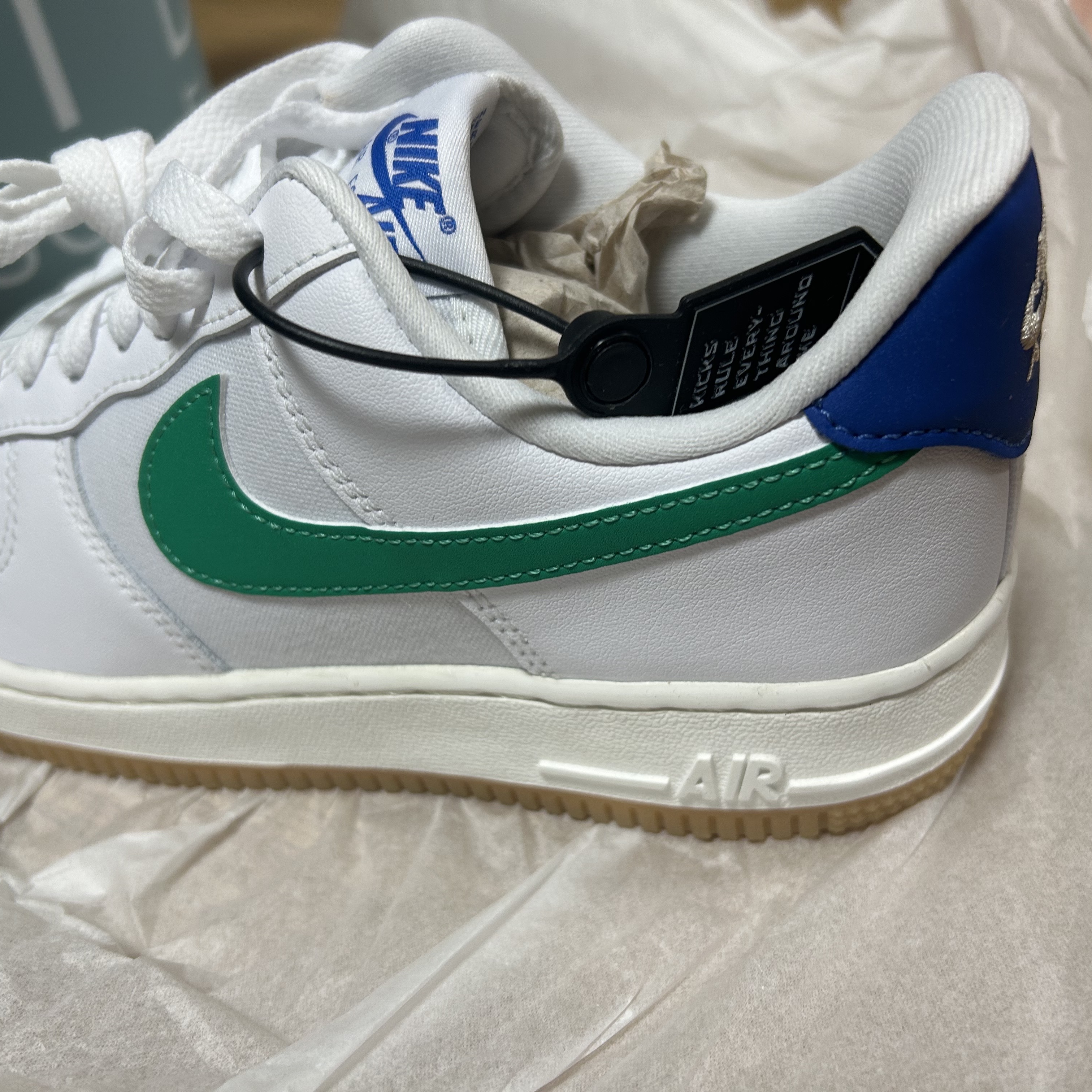 (W) Nike Air Force 1 '07 White Stadium Green 착용 스타일