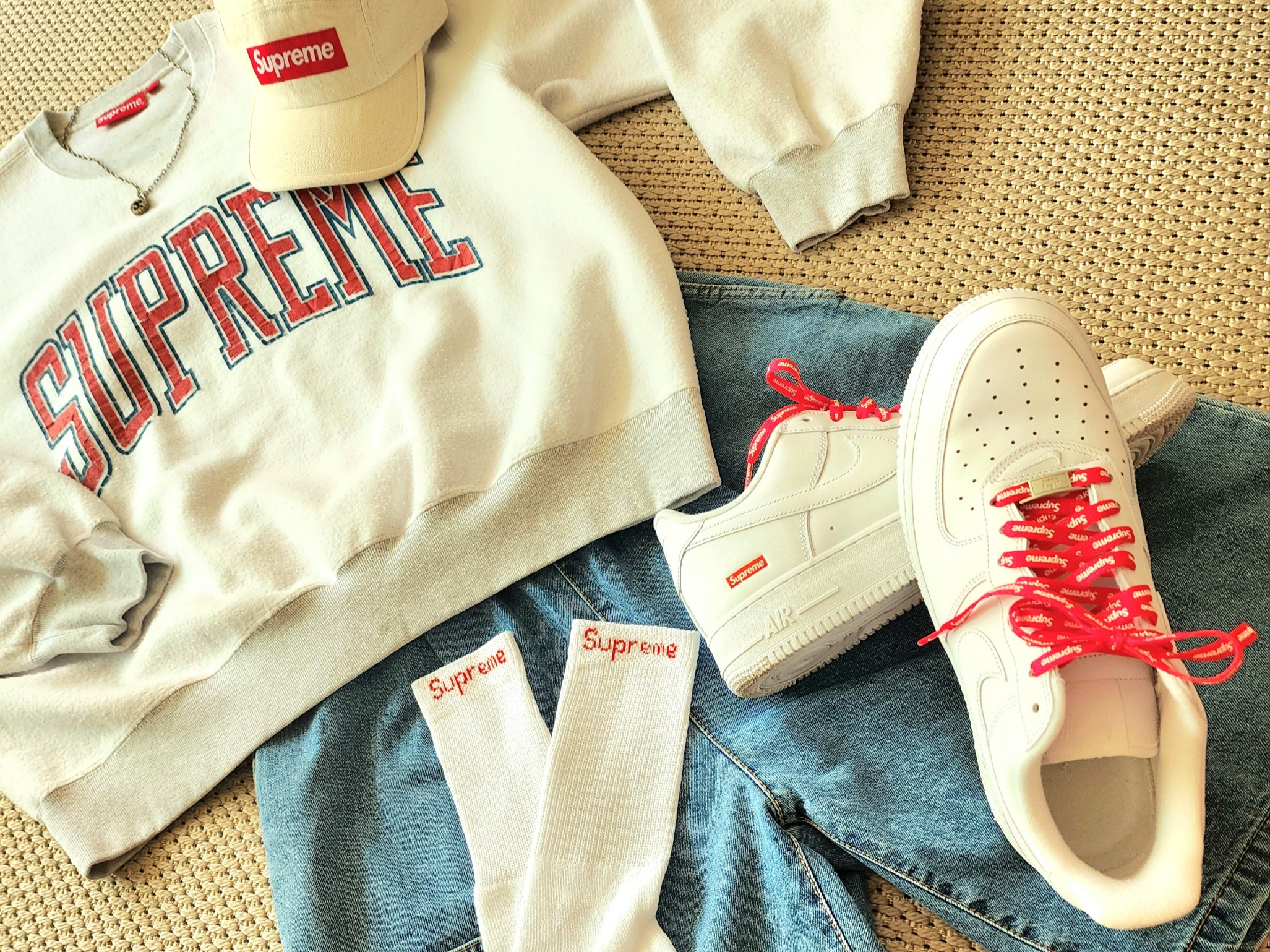 Supreme Inside Out Crewneck Ash Grey - 23FW, Supreme Denim Camp Cap Natural - 23SS 착용 스타일 - 2