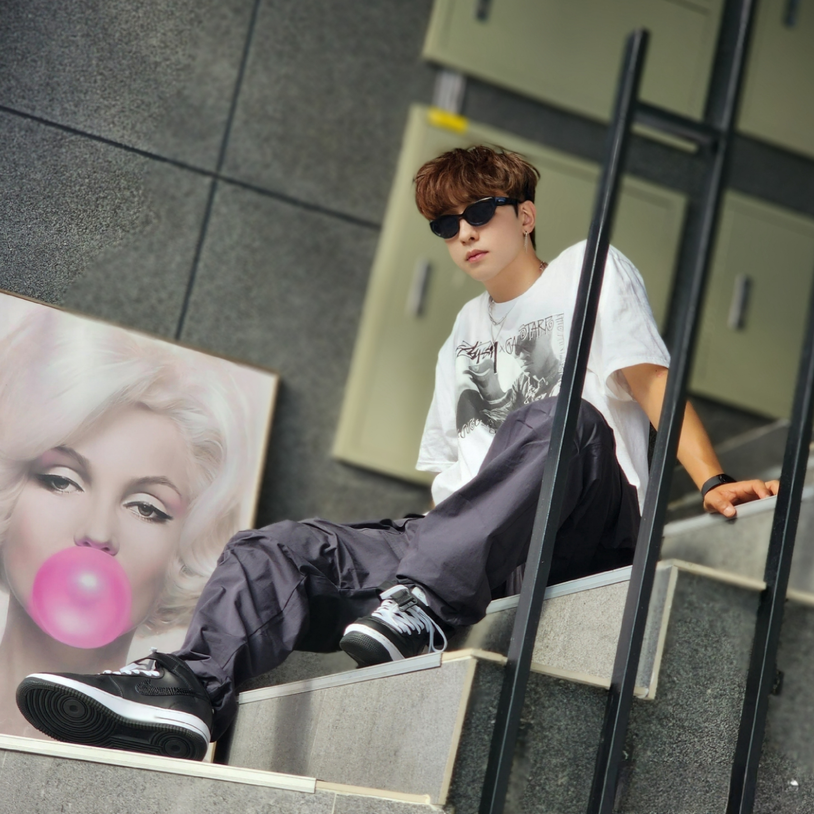Nike x Stussy Air Force 1 '07 Mid SP Black, Stussy x Gang Starr Take It Personal T-Shirt White 착용 스타일 - 3