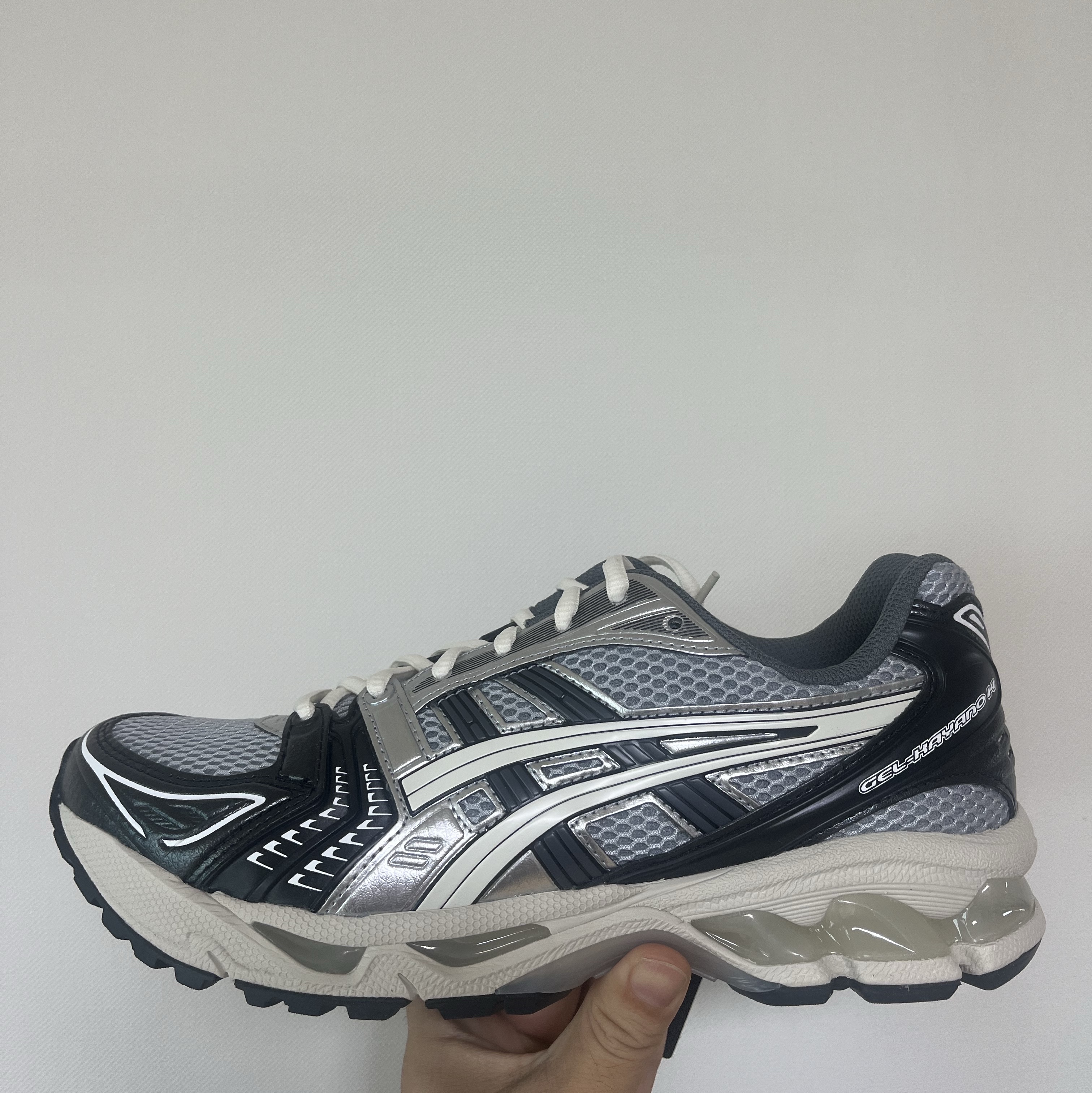 Asics Gel-Kayano 14 Black Glacier Grey 착용 스타일 - 1
