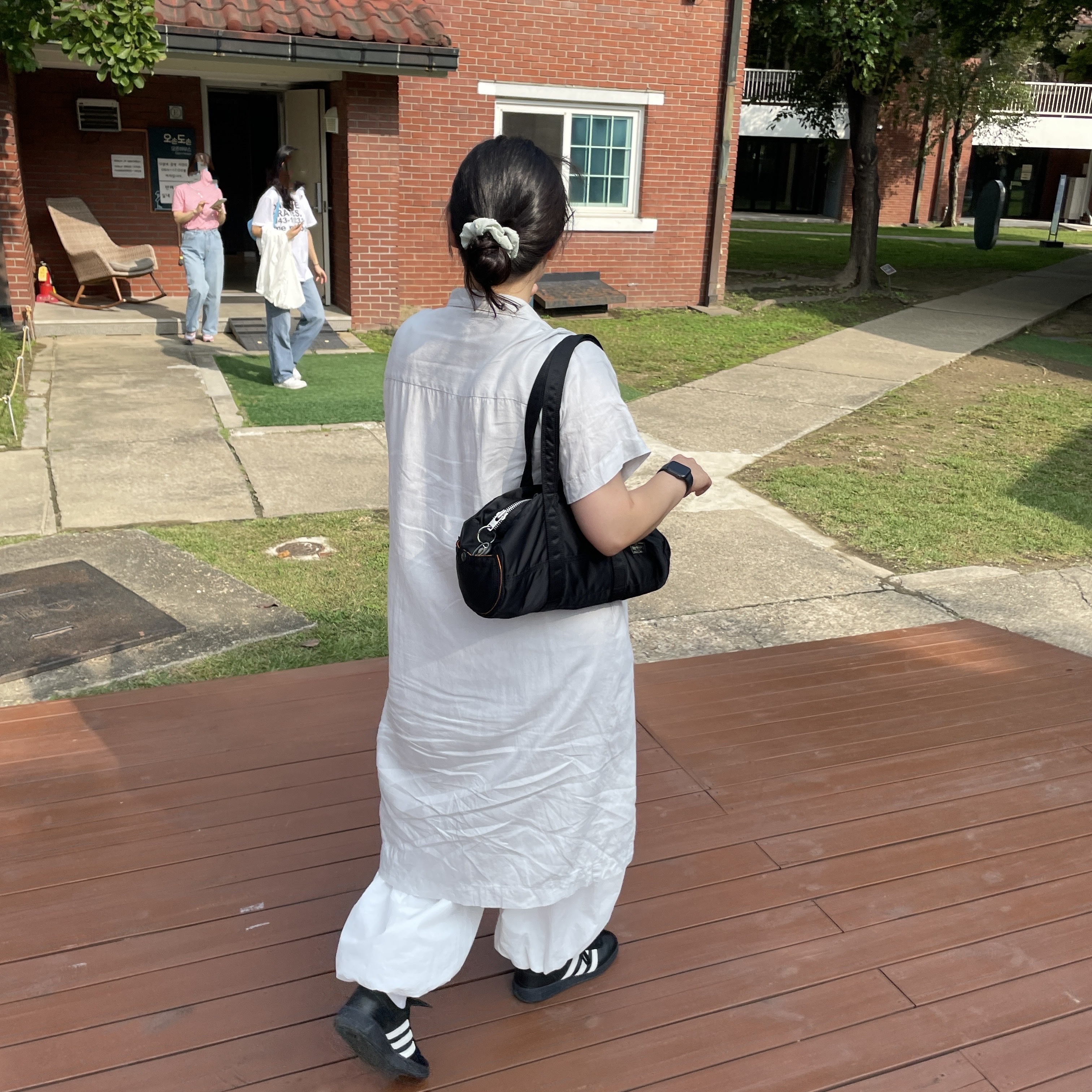 Porter Tanker Duffle Bag L Black 착용 스타일