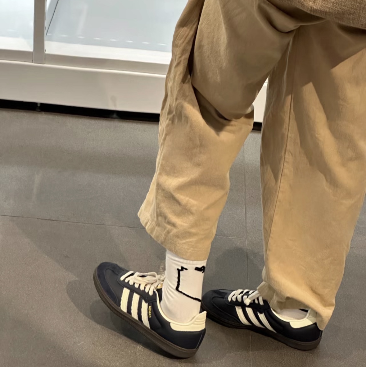 Adidas Samba OG Night Navy Cream White 착용 스타일