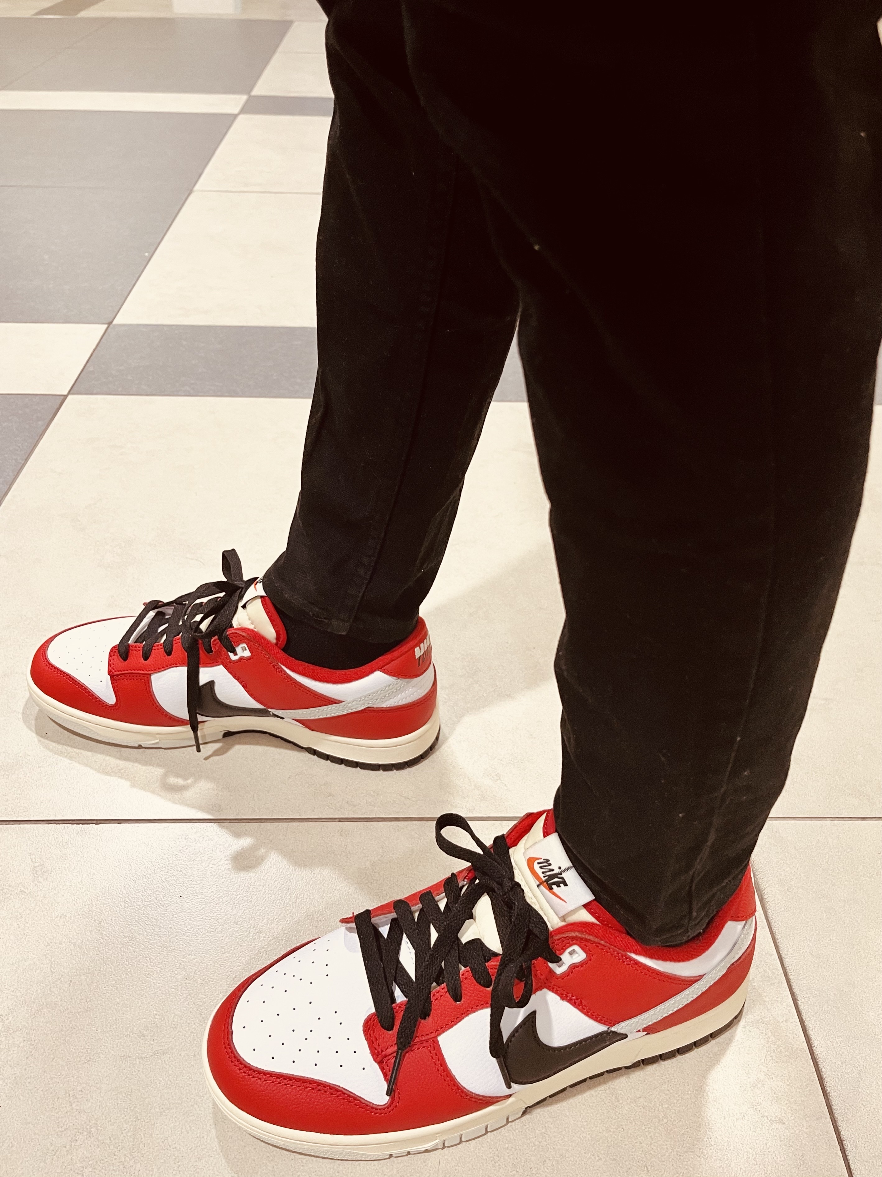Nike Dunk Low Retro PRM University Red Black 착용 스타일 - 1