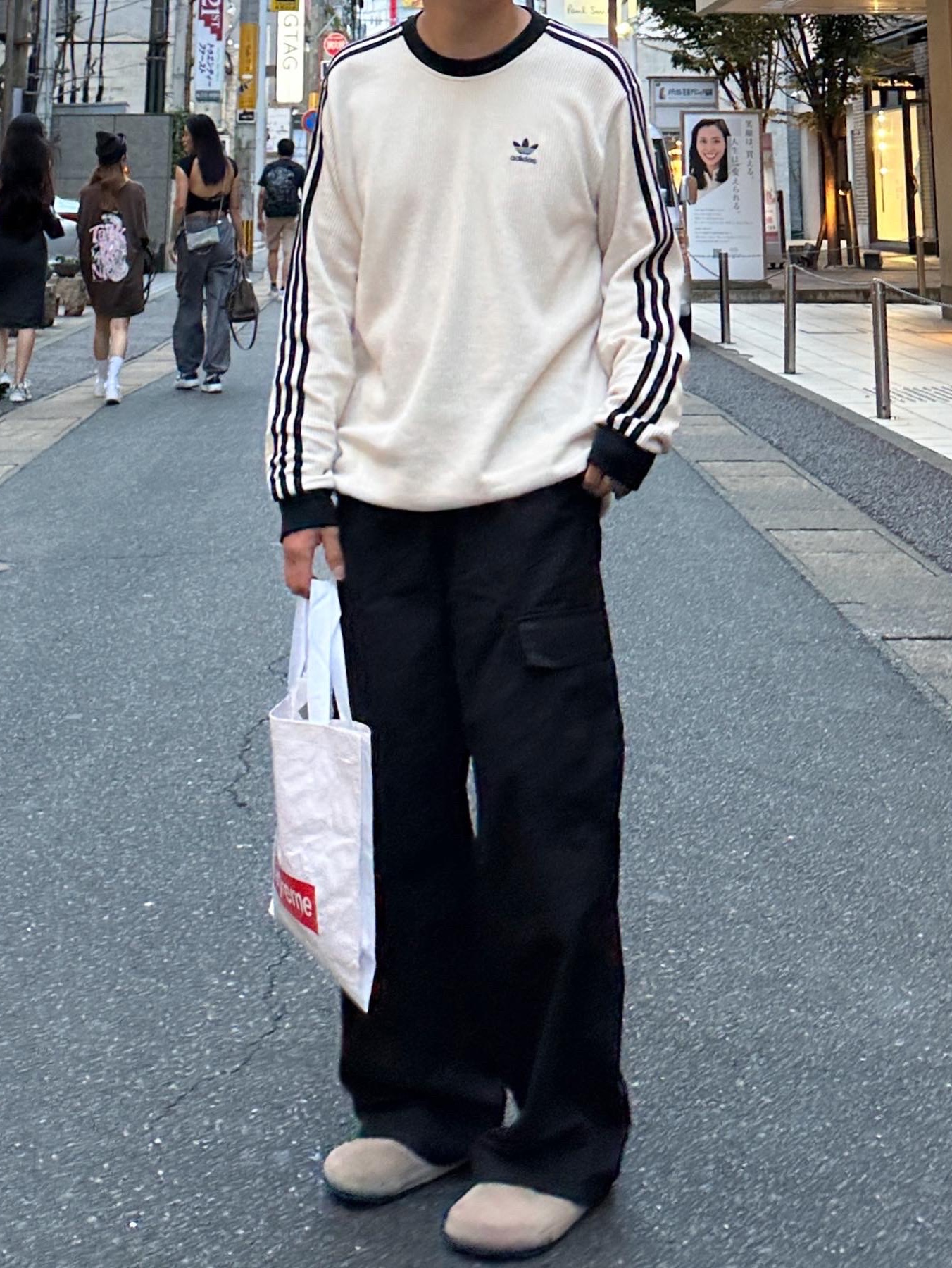 Adidas Adicolor Classic Waffle Crew Wonder White - KR Sizing 착용 스타일 - 3