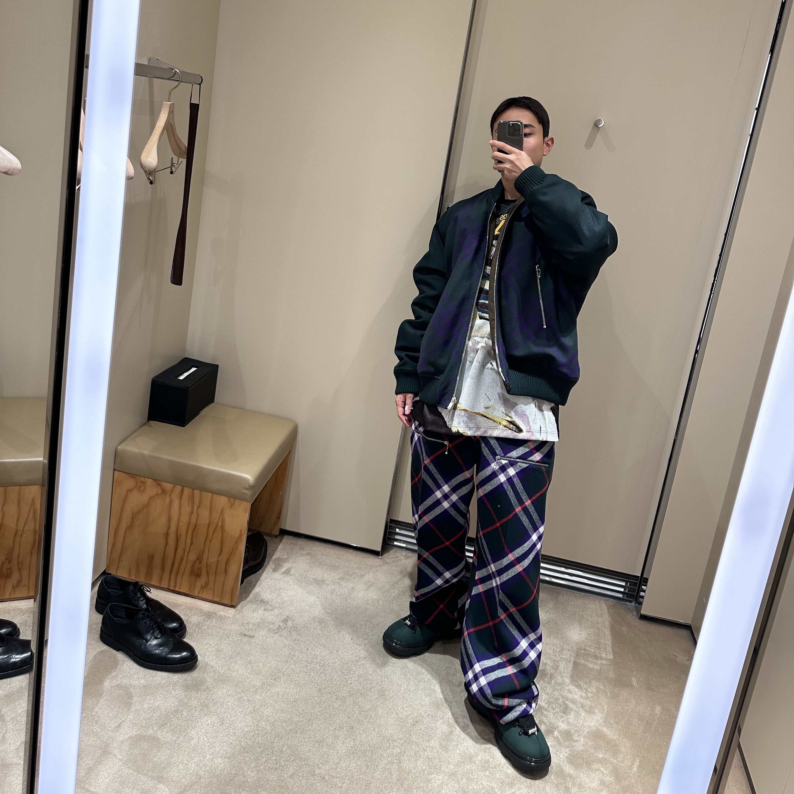Burberry EKD Print Nylon Bomber Jacket Black, Supreme x Burberry Regular Jean Beige - 22SS 착용 스타일