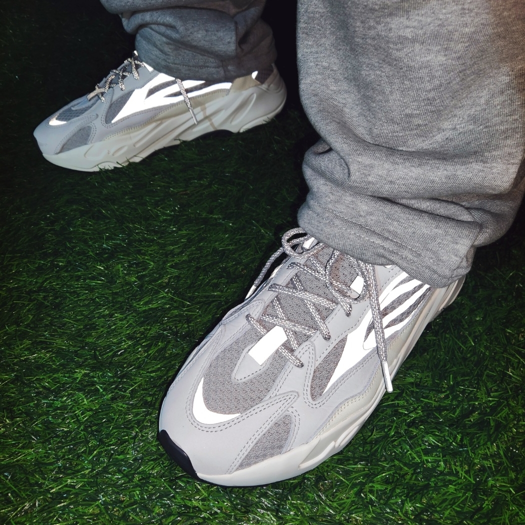 Adidas Yeezy Boost 700 V2 Static 2018, Yeezy Gap Engineered By Balenciaga Flame Cap Black 착용 스타일 - 4