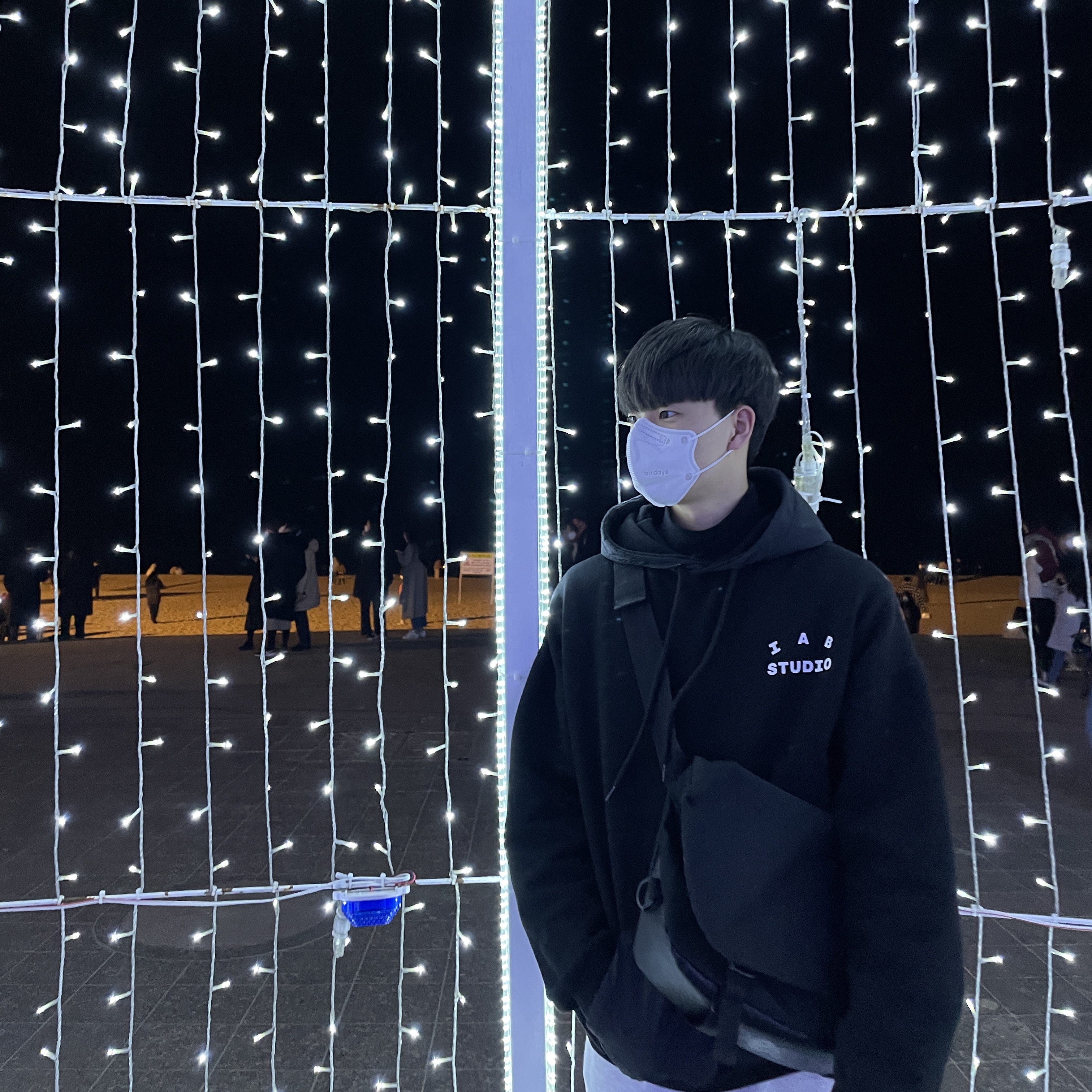 IAB Studio Woven Hoodie Black, Converse Run Star Hike Hi Black White Gum 착용 스타일 - 1