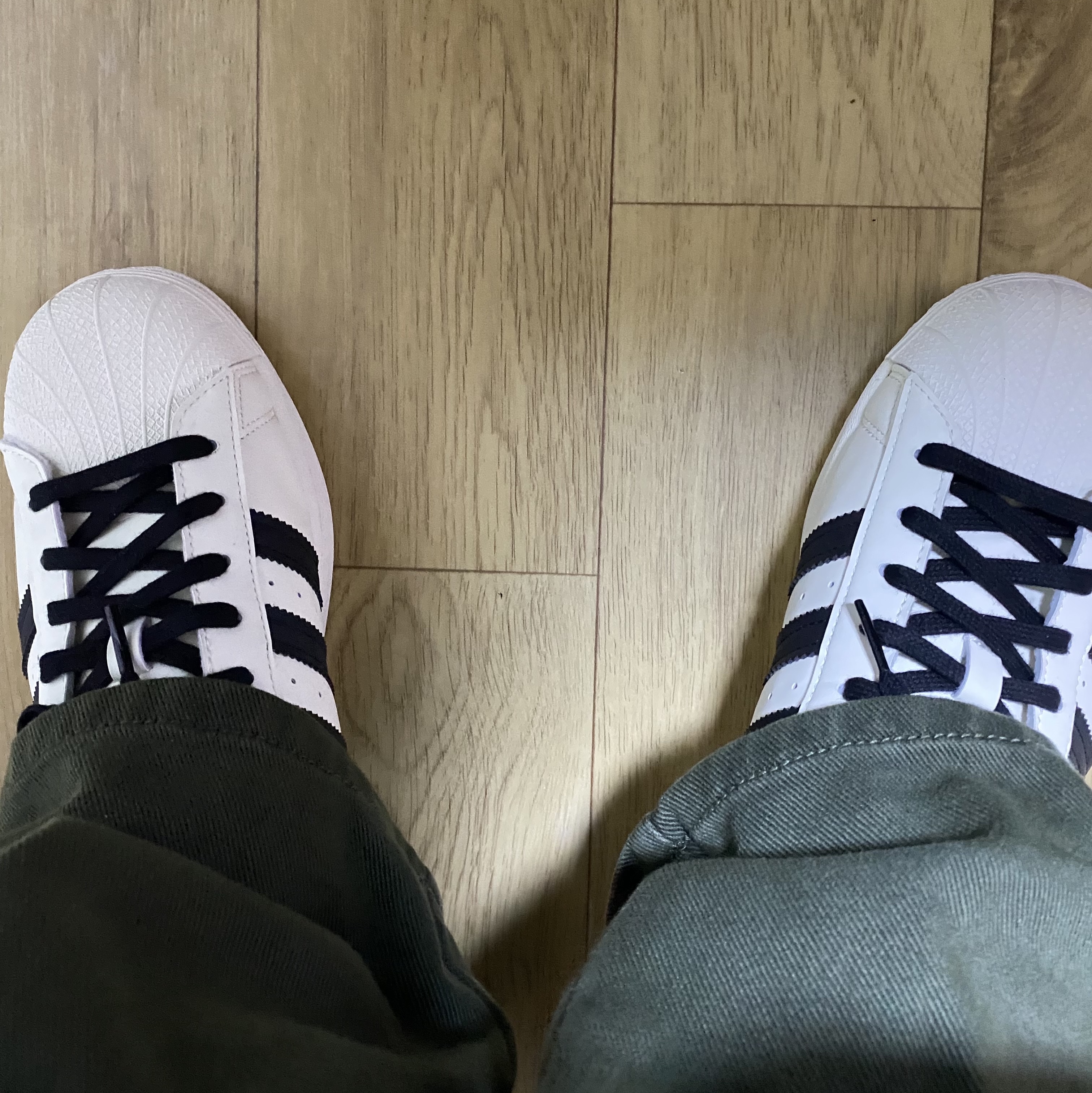 Adidas x Andre Saraiva Superstar Cream White Core Black 착용 스타일 - 3
