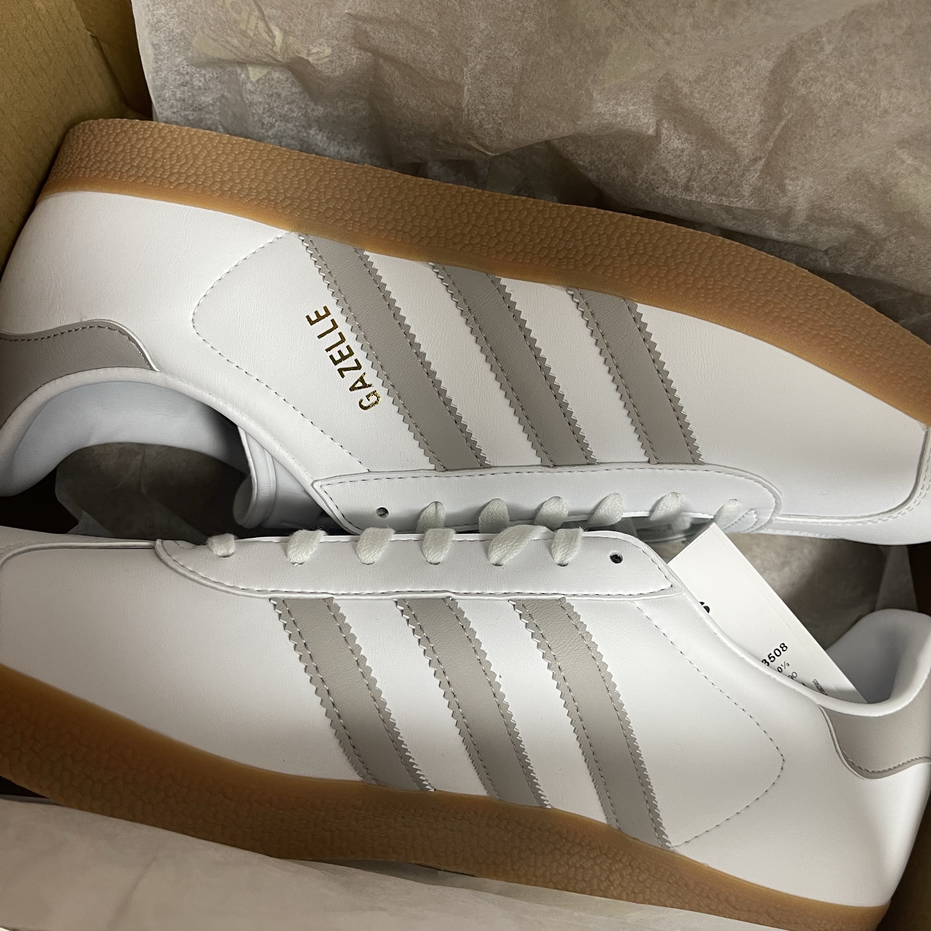 Adidas Gazelle White Grey 착용 스타일