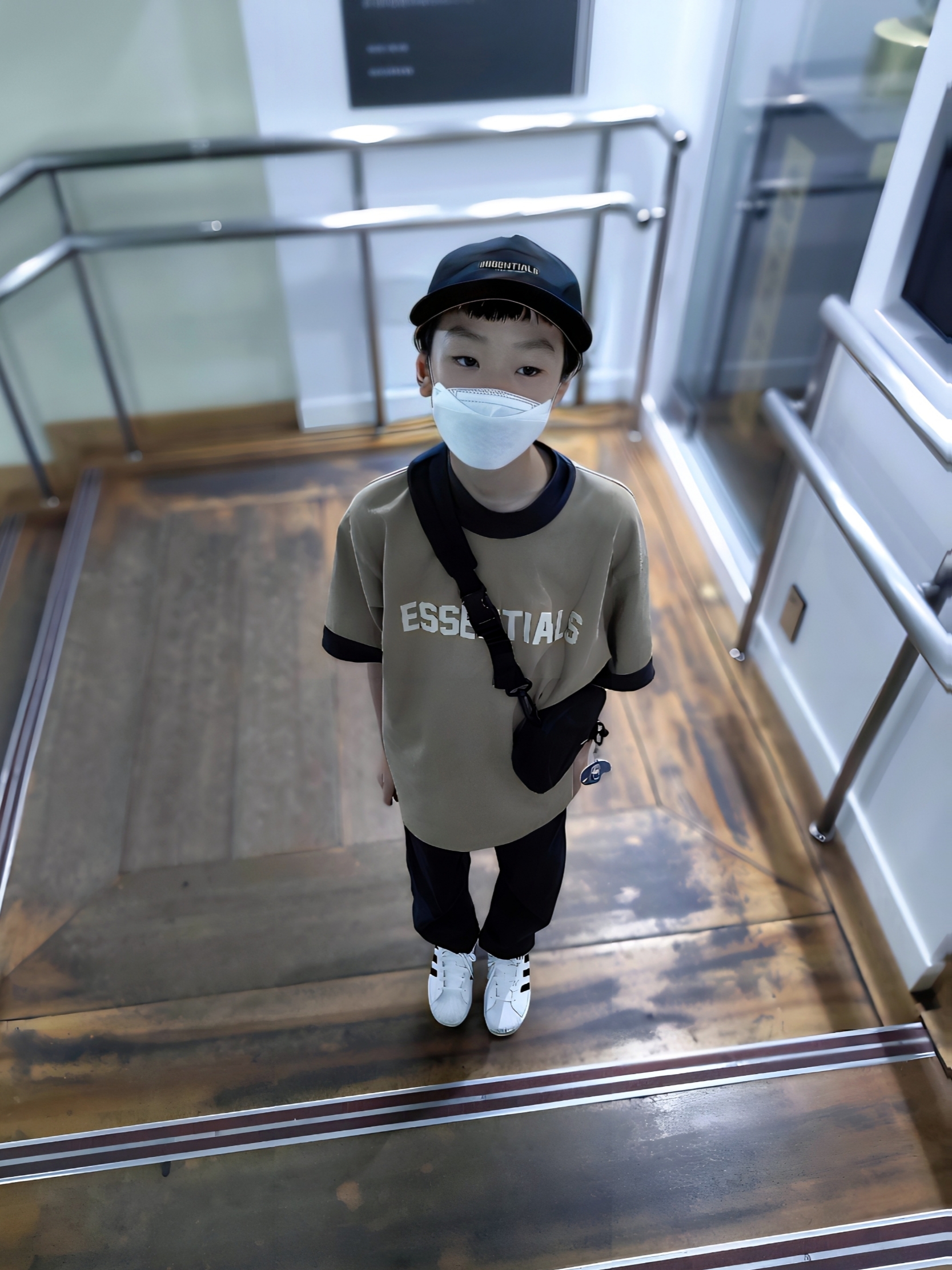 Essentials x New Era Retro Crown Strapback Navy, Adidas Superstar White Black 착용 스타일