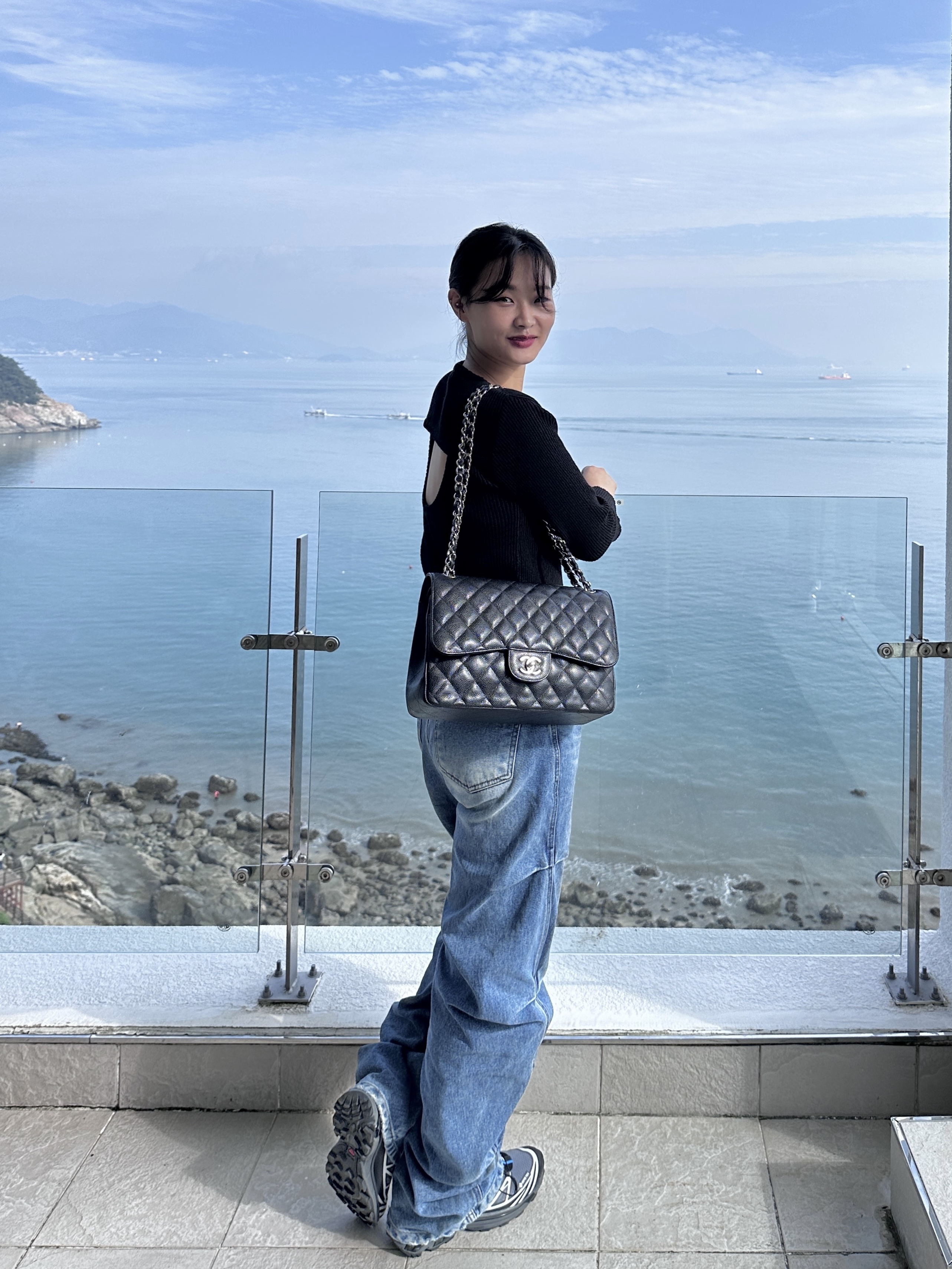 Salomon XT-6 Gore-Tex Black Ebony, Chanel Large Classic Handbag Grained Calfskin & Silver Black 착용 스타일 - 3