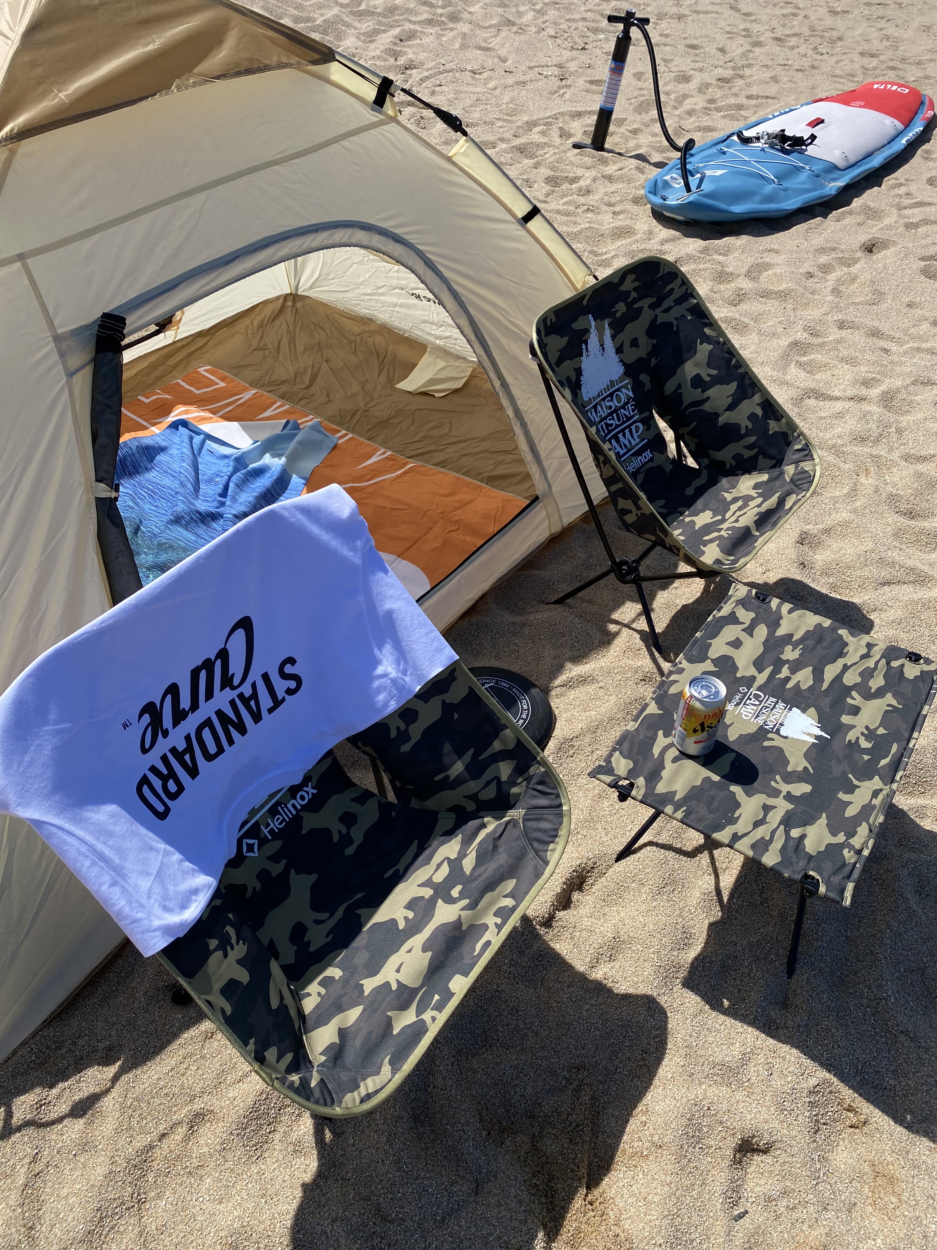 Helinox x Maison Kitsune Chair L MK Camo, Helinox x Maison Kitsune Table M MK Camo 착용 스타일 - 1