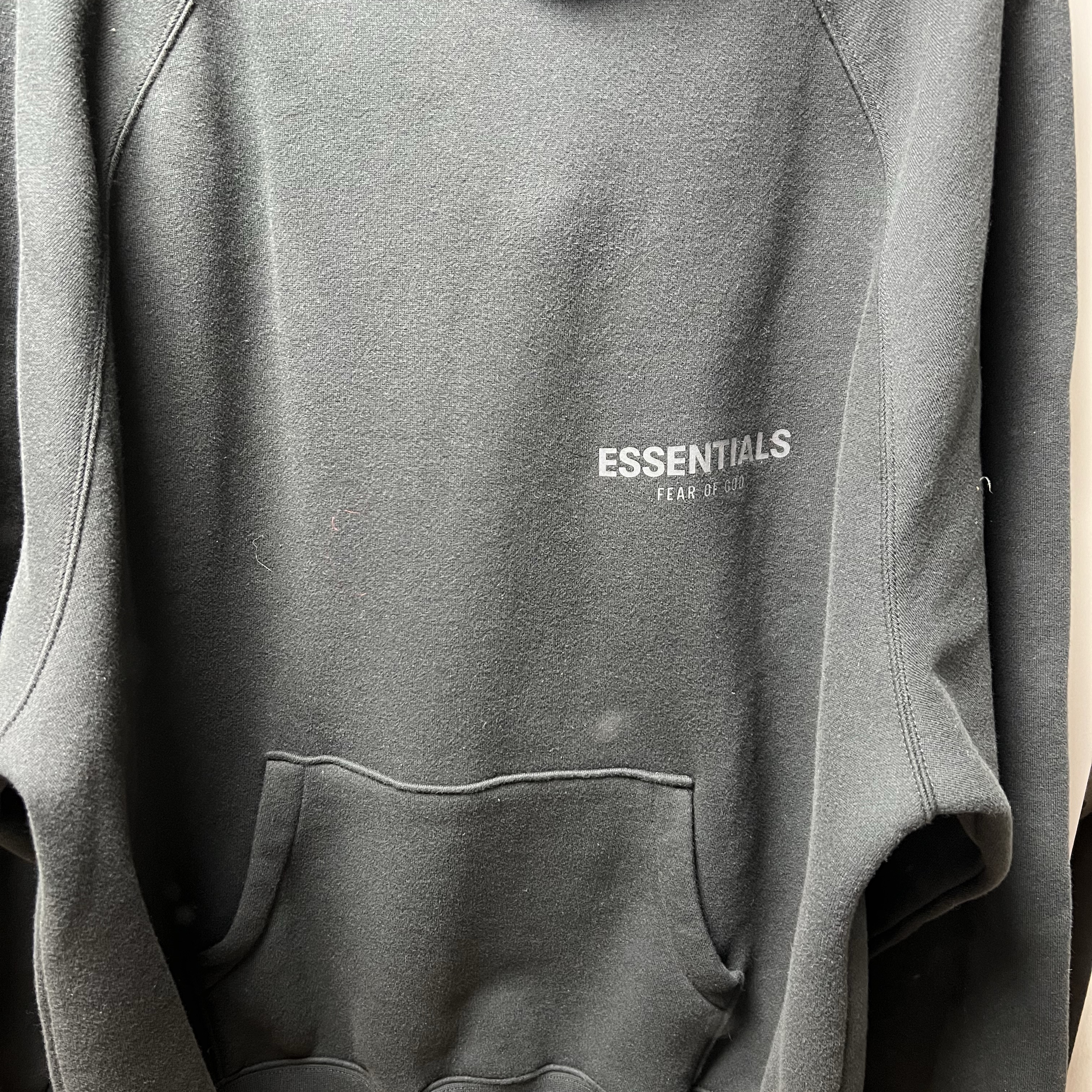 Essentials The Core Collection Pullover Hoodie Black 착용 스타일