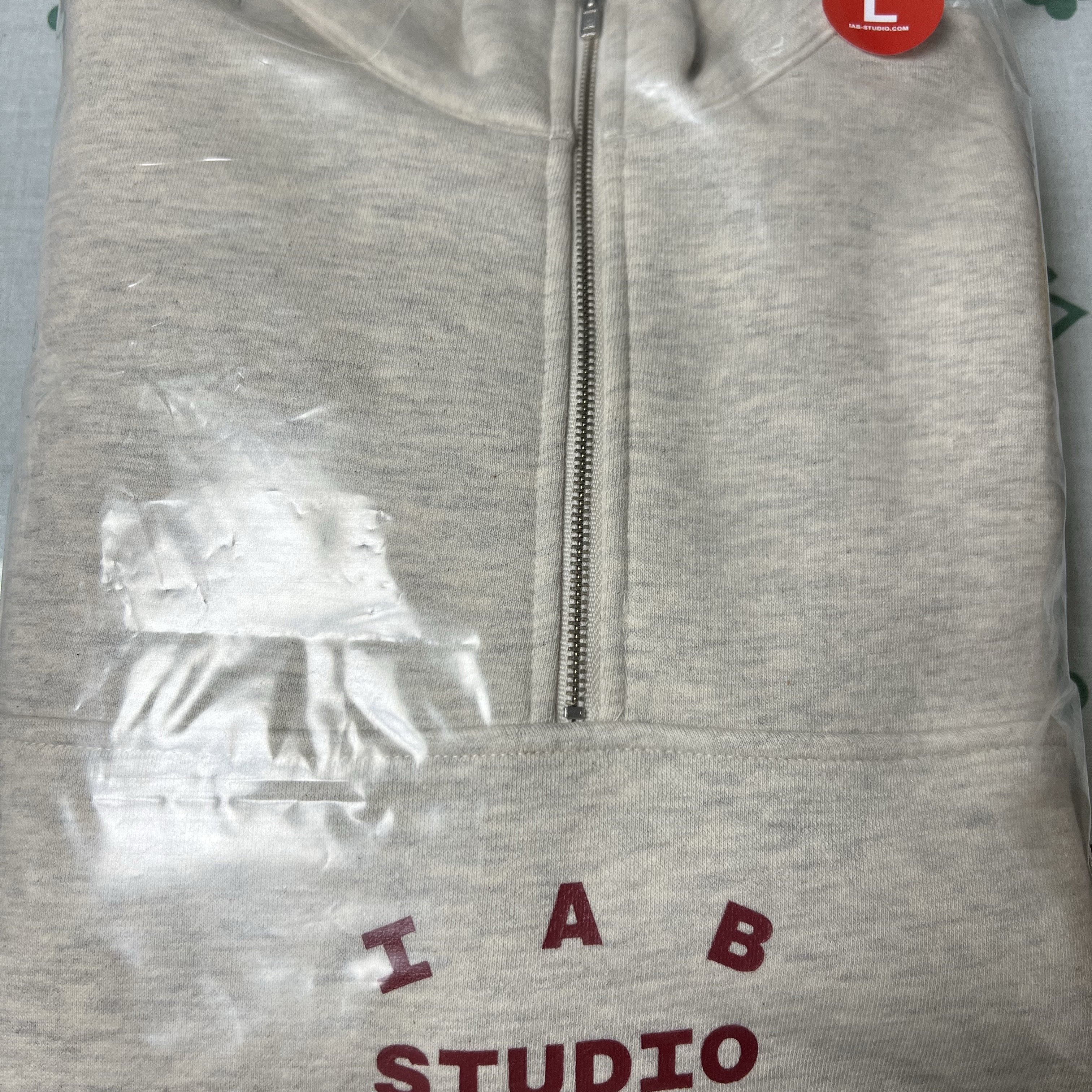 IAB Studio Half Zip-Up Oatmeal Burgundy 착용 스타일