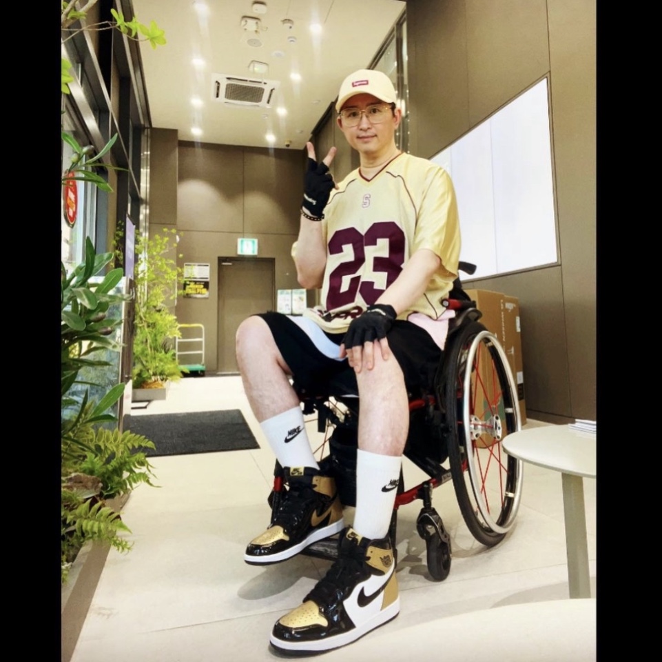 Supreme Perfect Season Football Jersey Gold - 23SS, Jordan 1 Retro High NRG Patent Gold Toe 착용 스타일