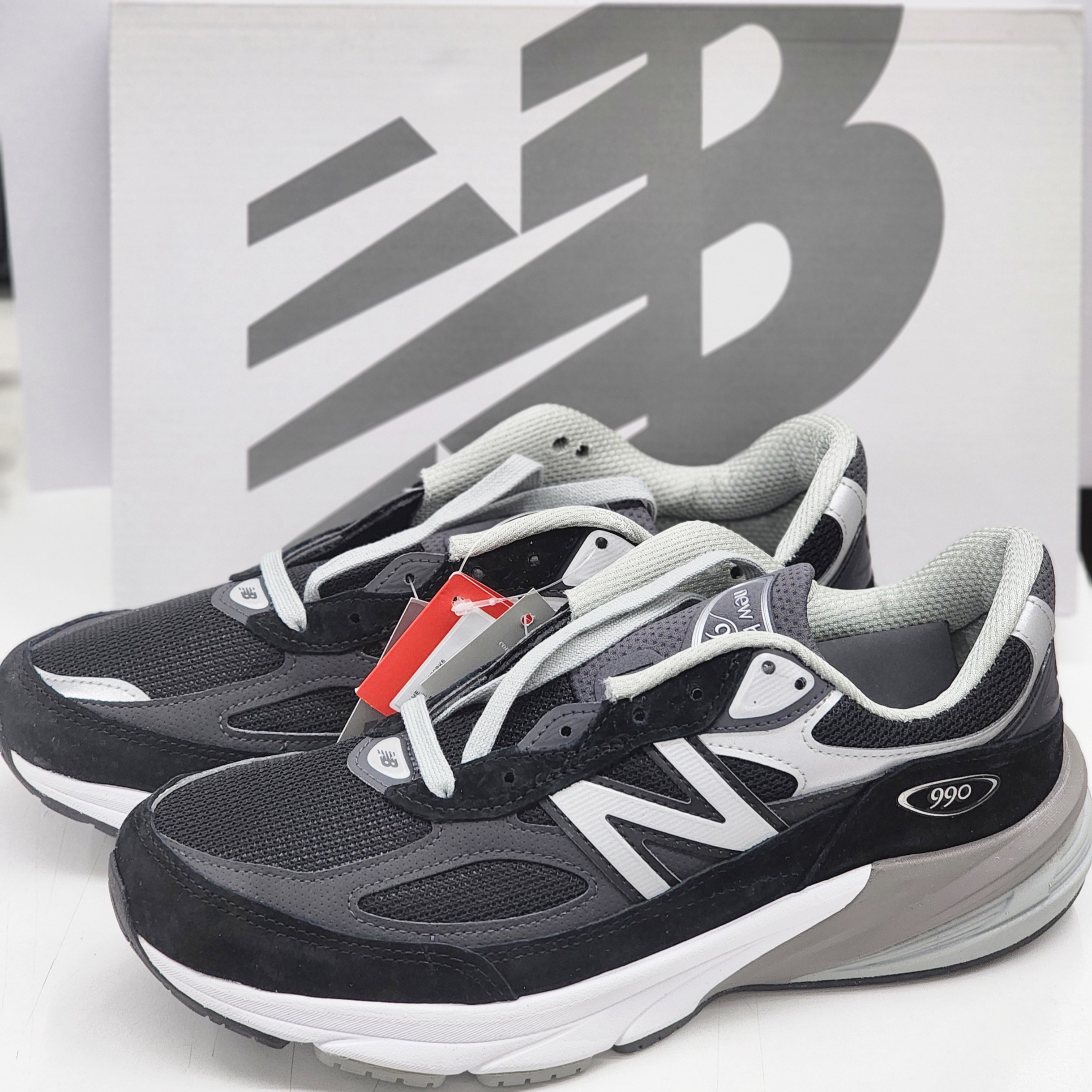 New Balance 990v6 Made in USA Black White 착용 스타일 - 1