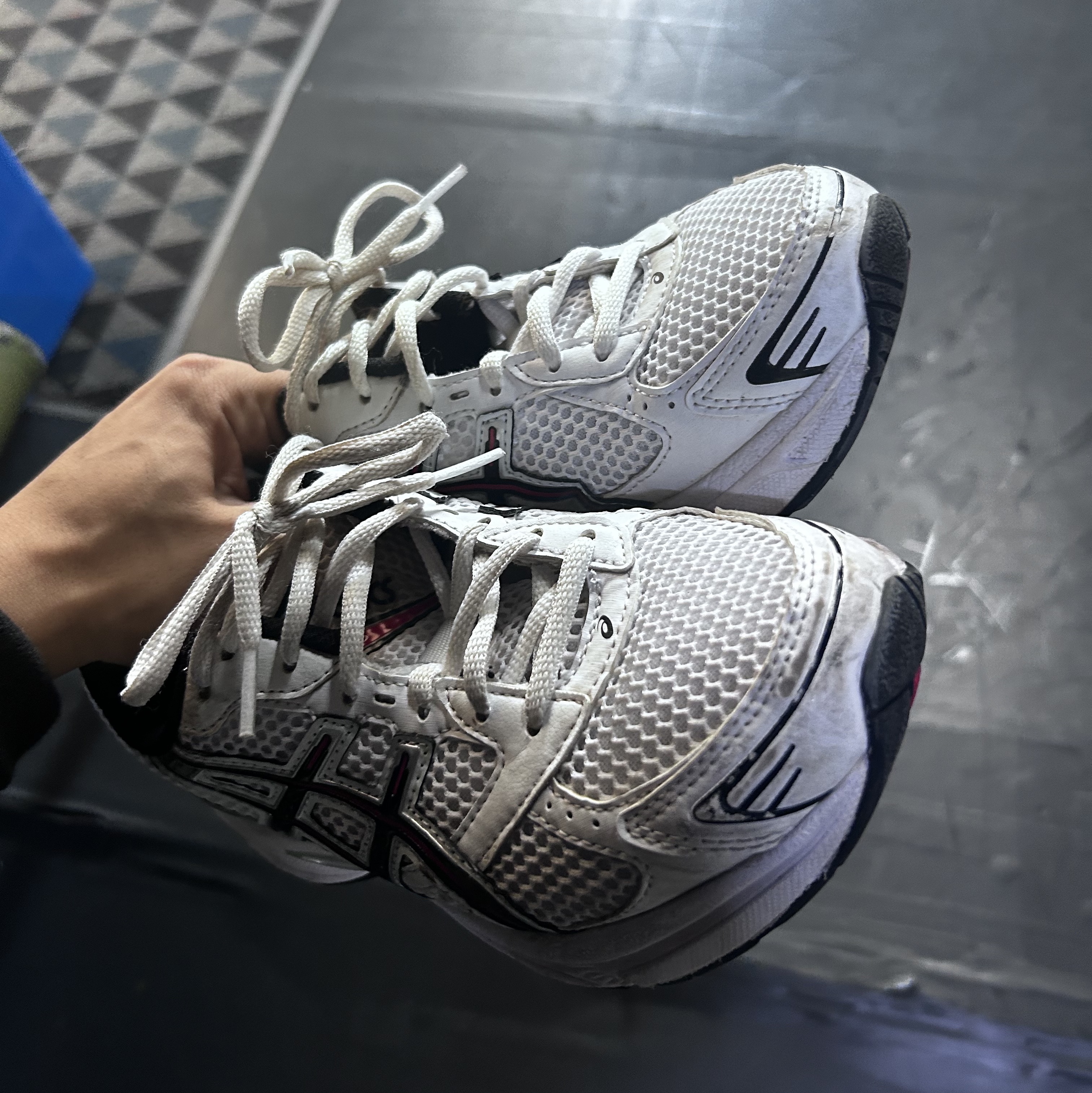 Asics Gel-1130 White Electric Red 착용 스타일