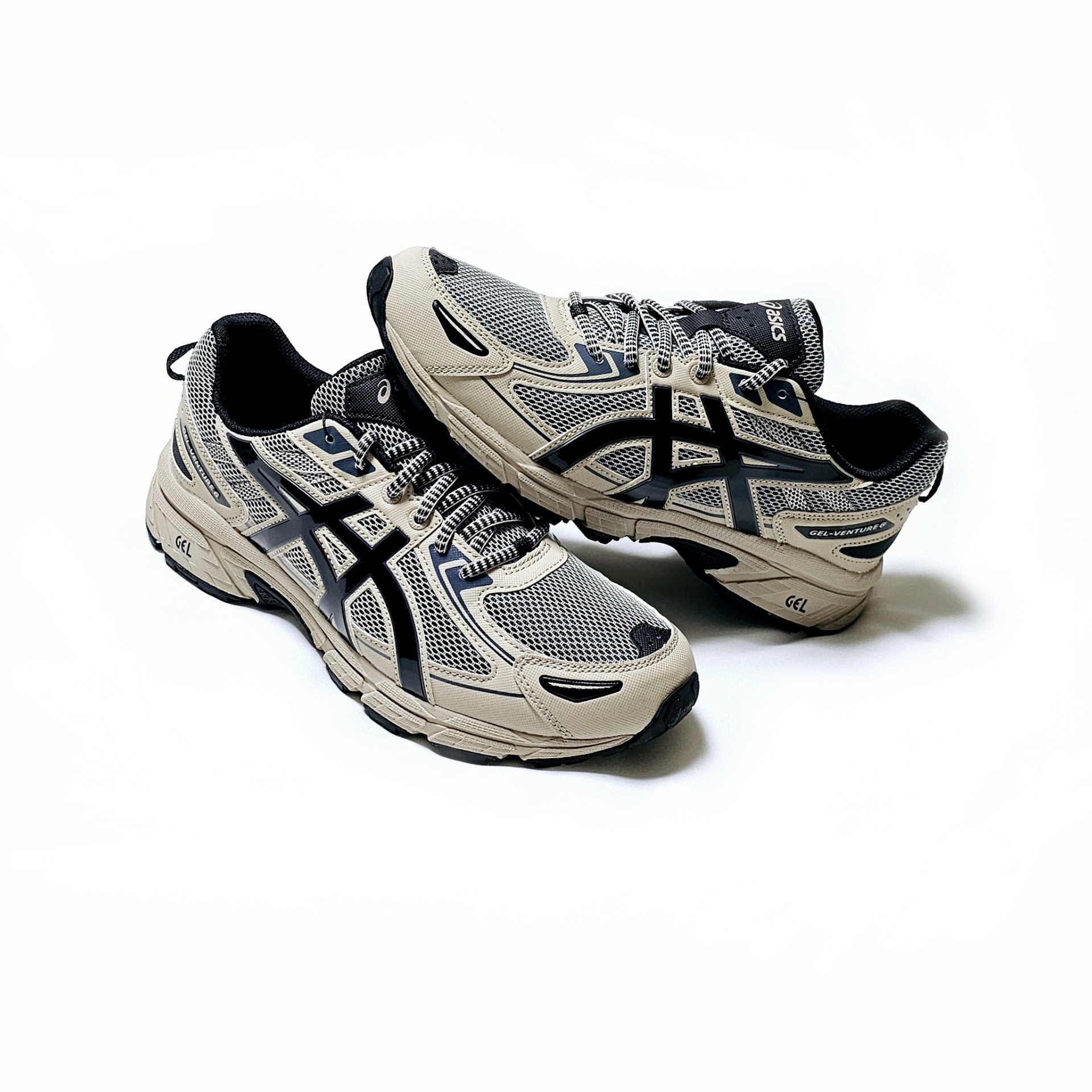 Asics Gel-Venture 6 Feather Grey Black 착용 스타일 - 2