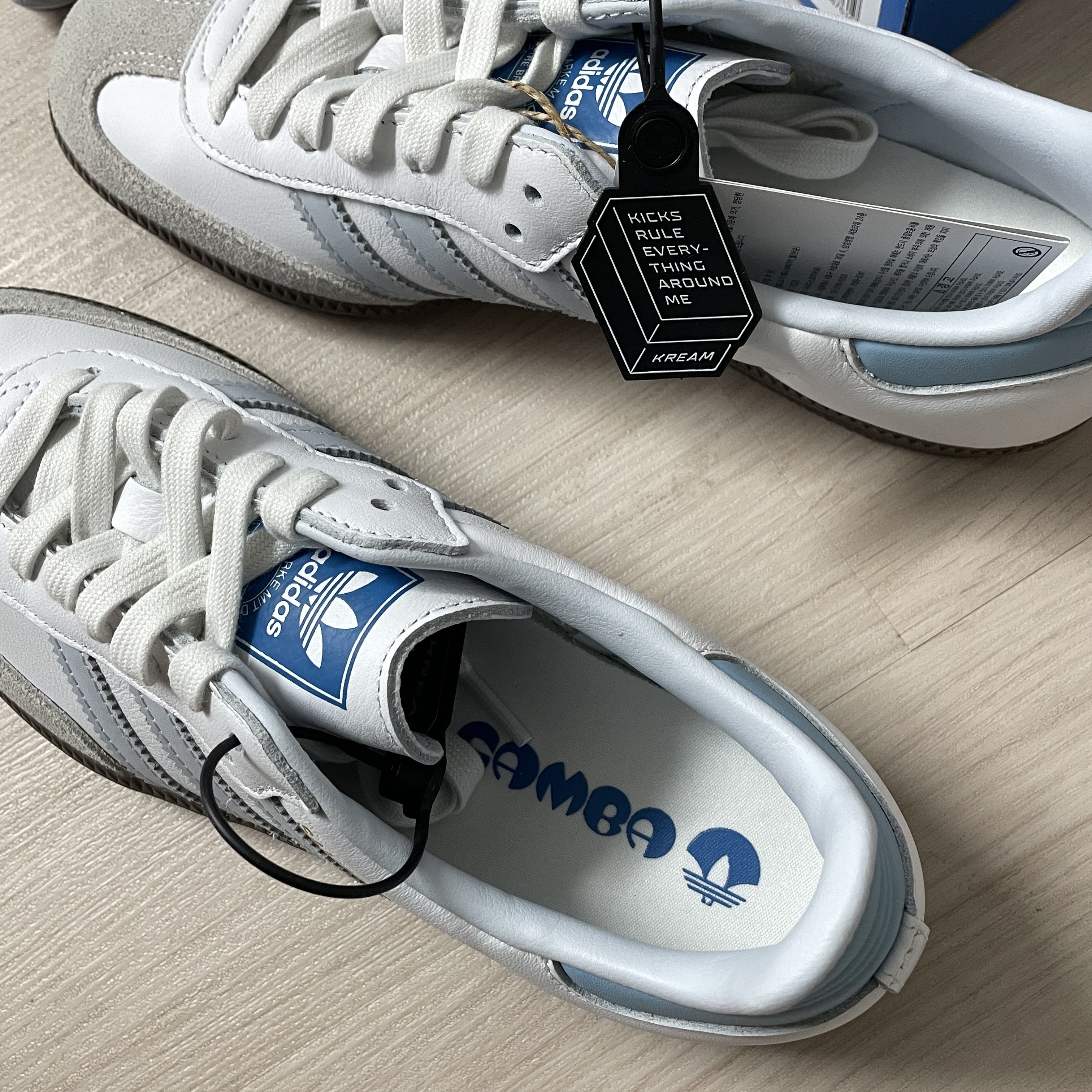 Adidas Samba OG Core White Halo Blue 착용 스타일 - 2