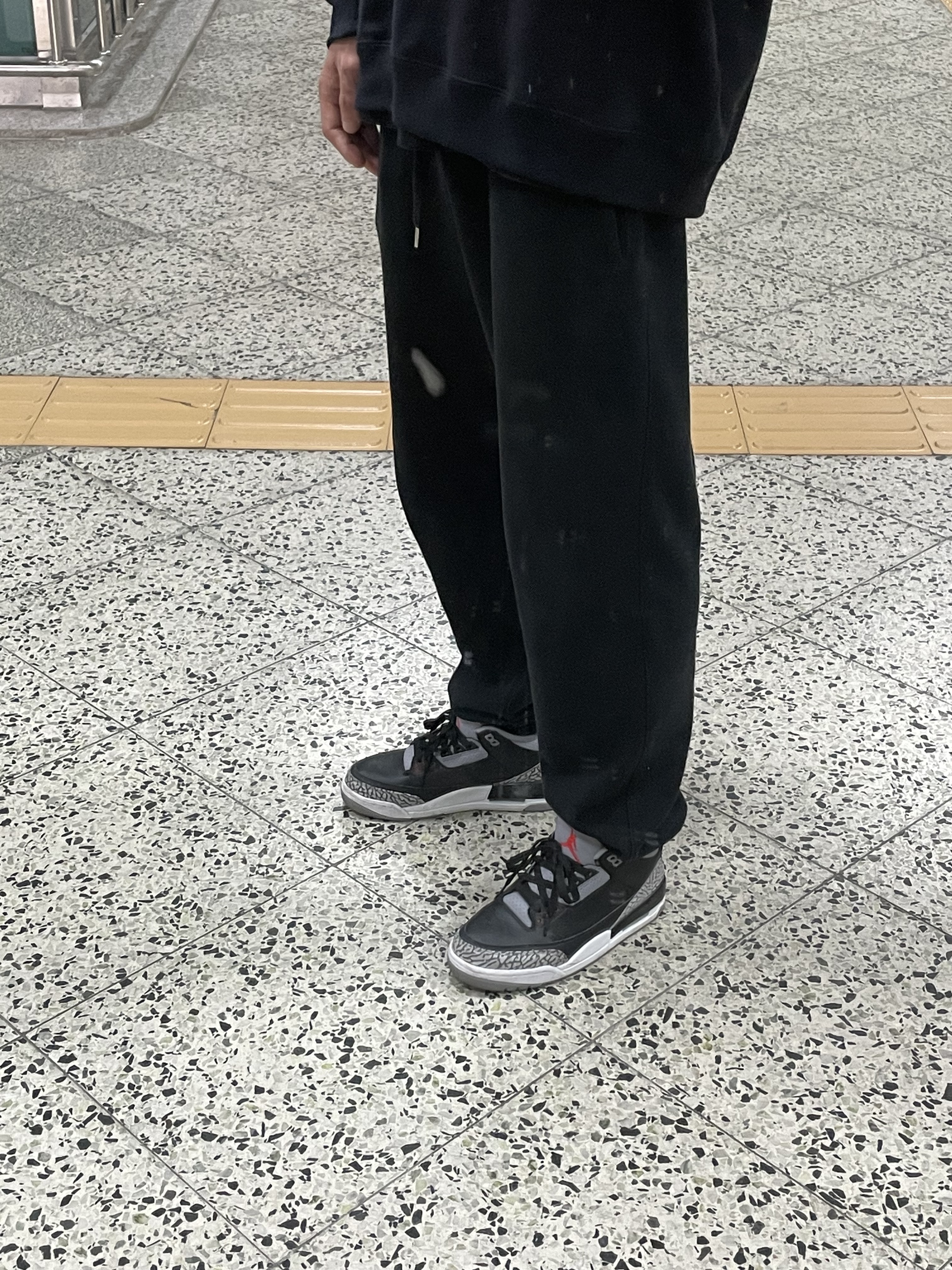Jordan 3 Retro OG Black Cement 2018 착용 스타일 - 3