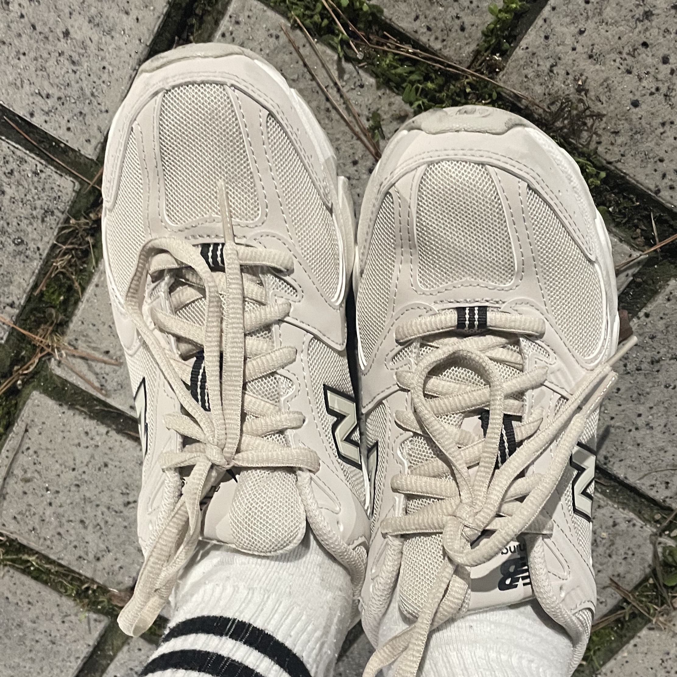 New Balance 530 Ivory 착용 스타일