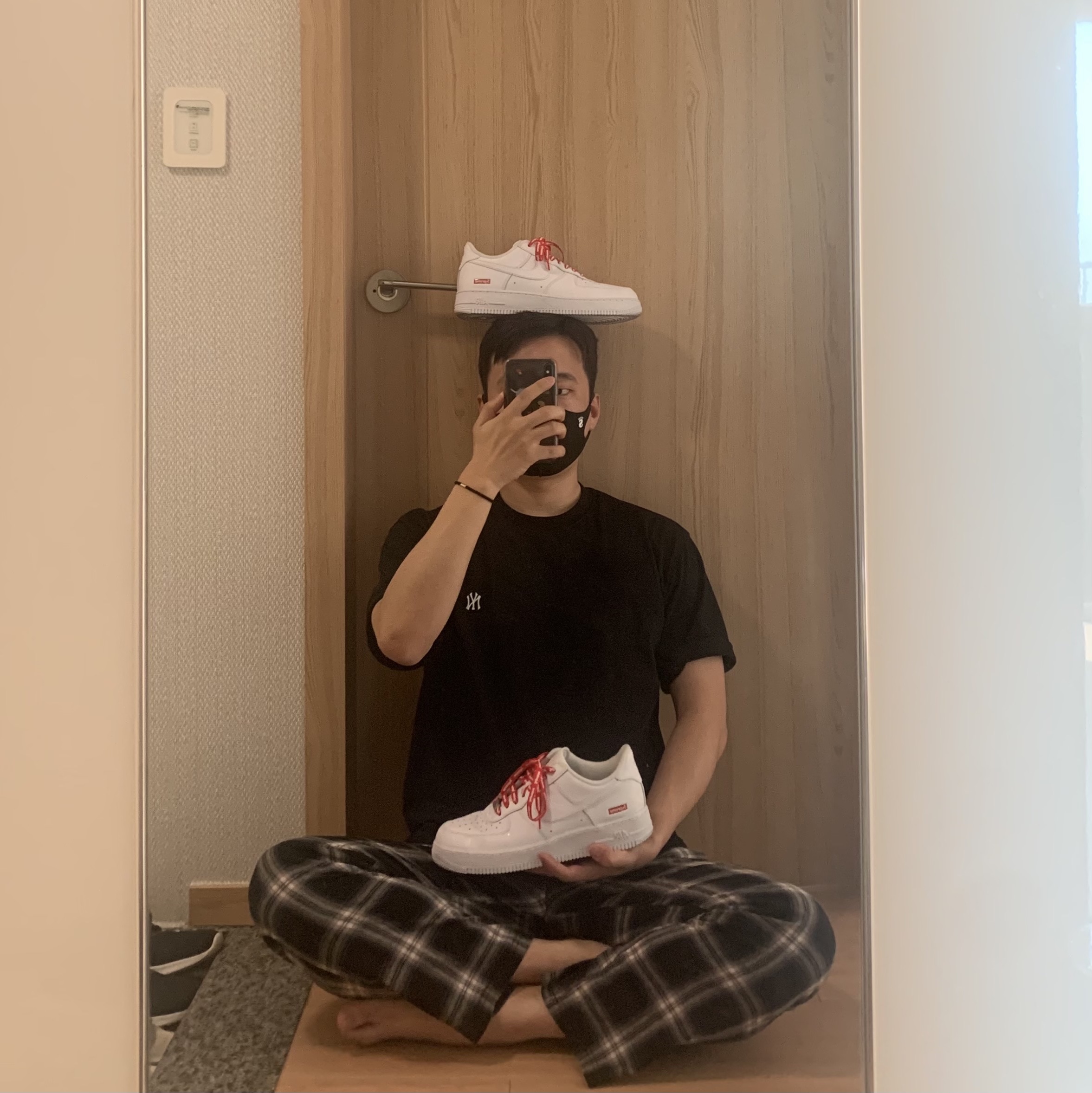 Nike x Supreme Air Force 1 Low White, Apple iPhone 13 Mini 128GB Starlight (Korean Ver.) 착용 스타일