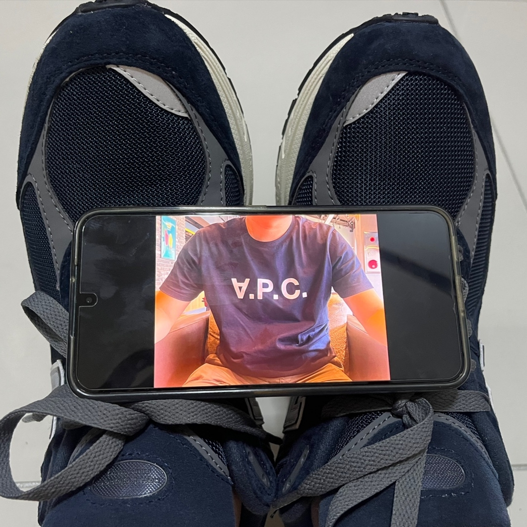 A.P.C. VPC T-Shirt Dark Navy, New Balance 2002R Eclipse Castlerock 착용 스타일