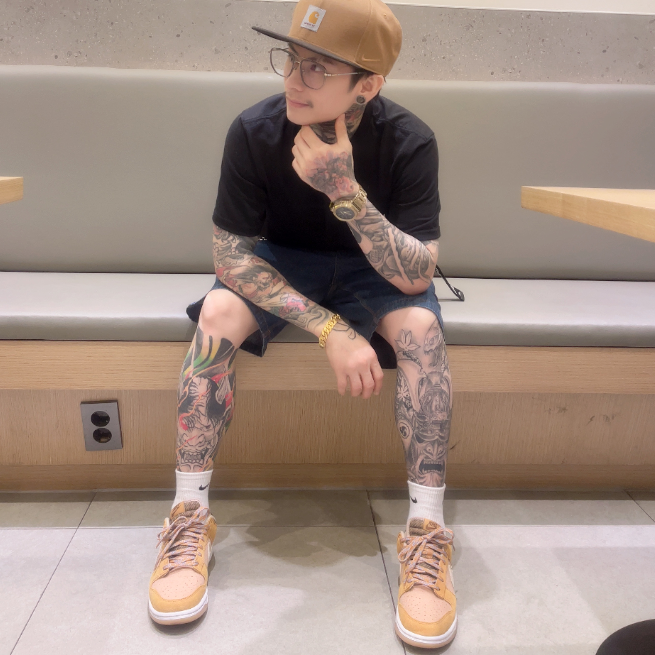 Nike Dunk Low SE Praline Desert Ochre, Stussy Billiards T-Shirt Black 착용 스타일 - 2