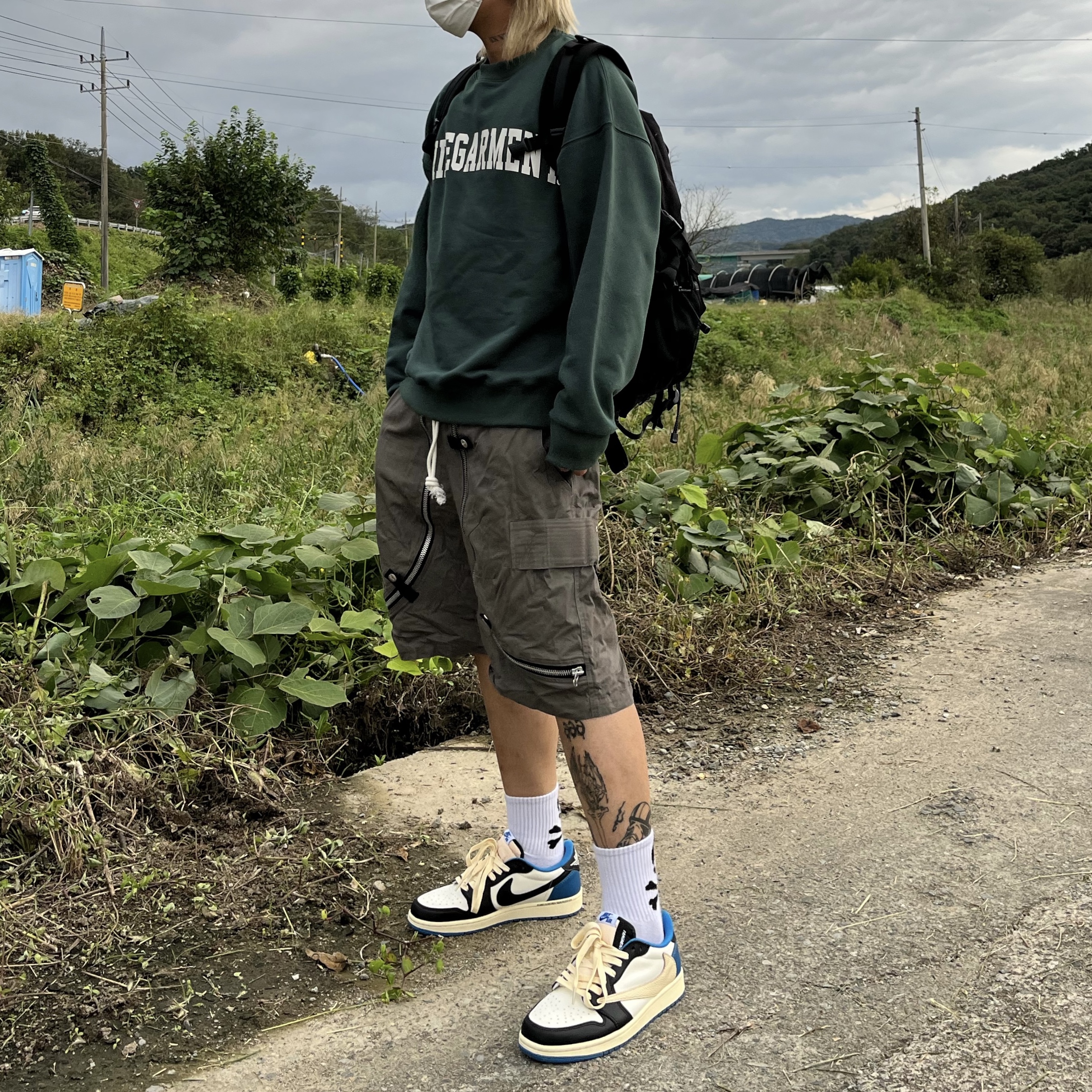 Jordan 1 x Travis Scott x Fragment Retro Low OG SP Military Blue 착용 스타일 - 2