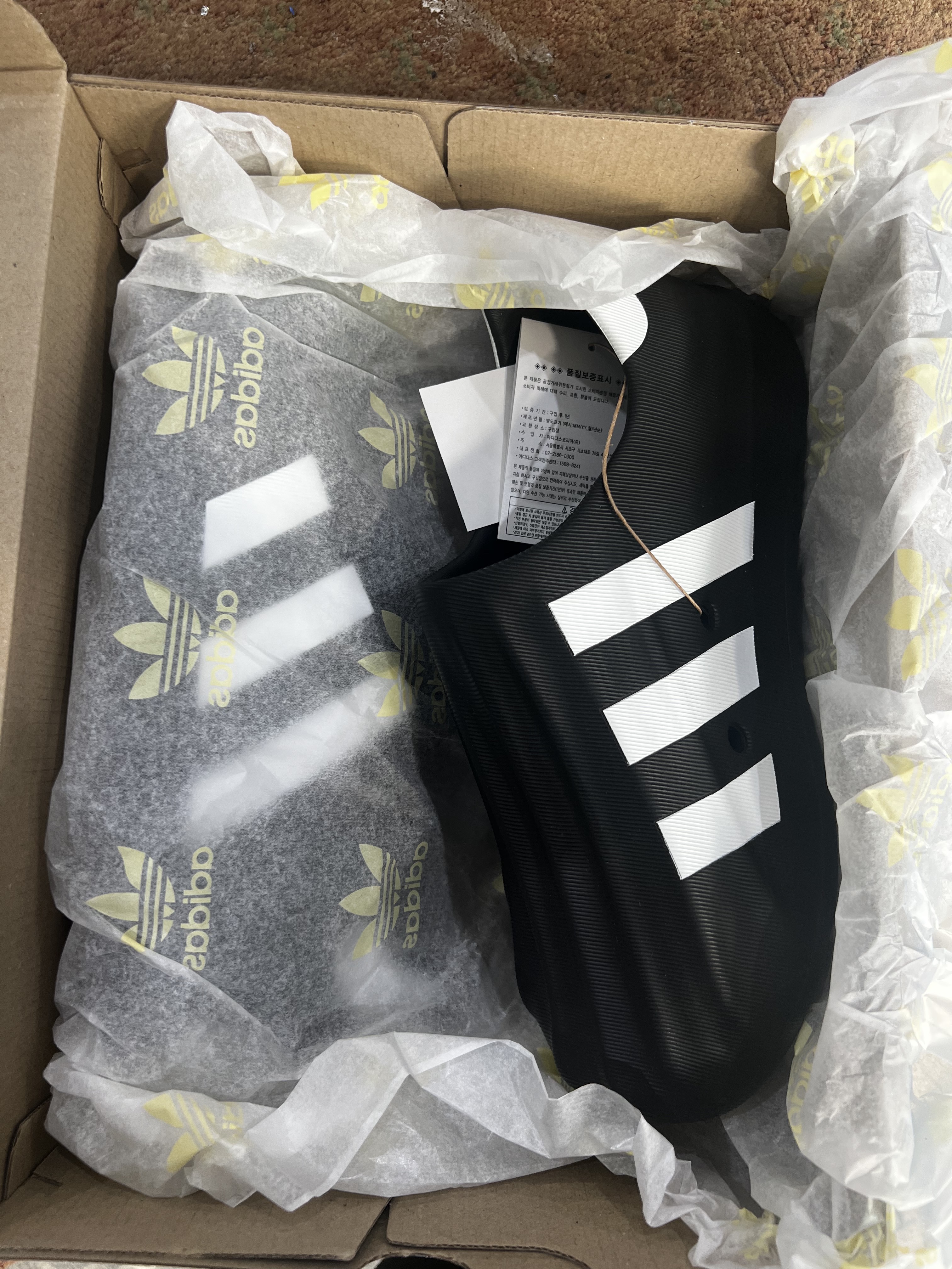 Adidas Adifom Superstar Core Black Cloud White 착용 스타일