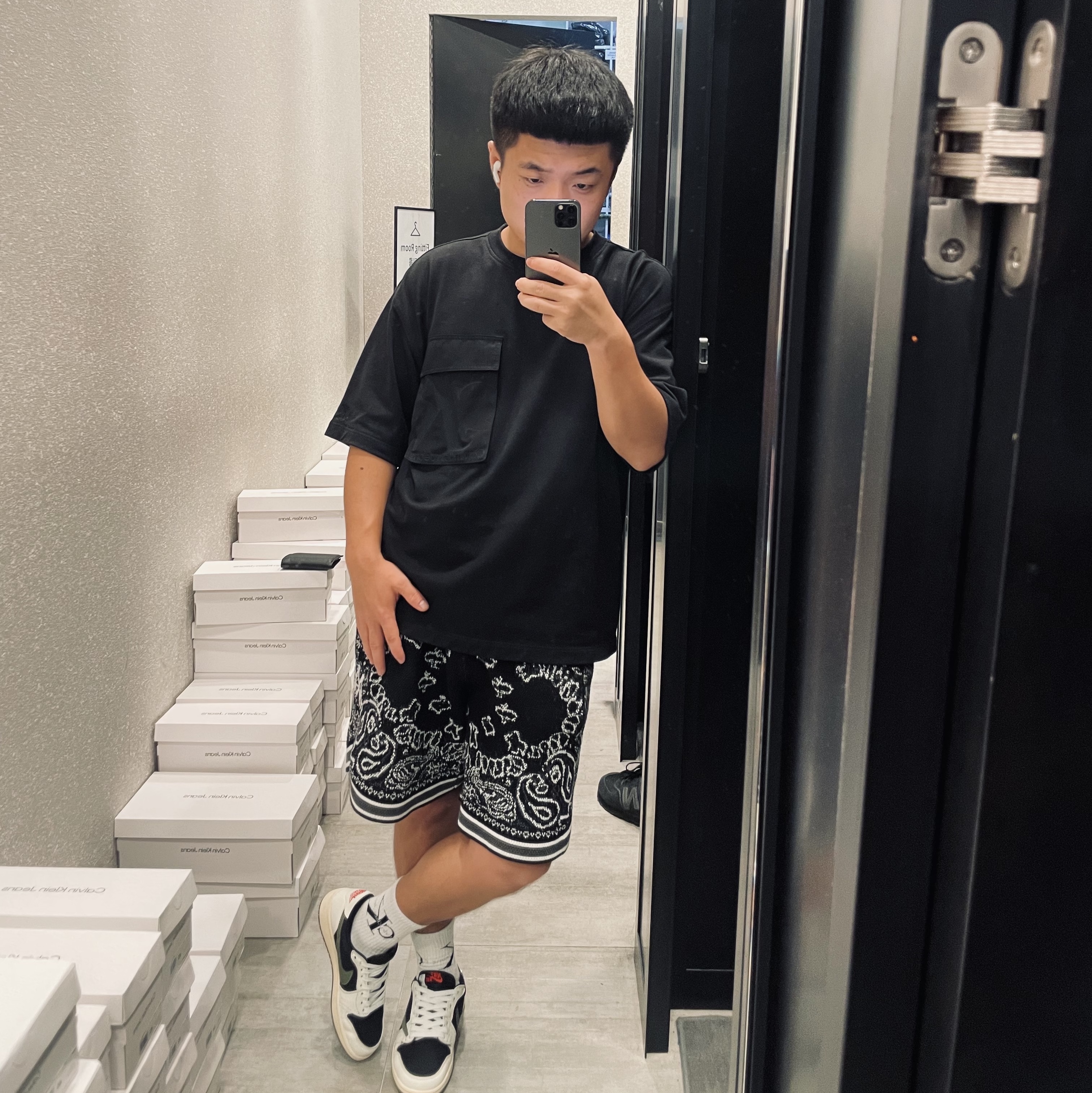 (W) Jordan 1 x Travis Scott Retro Low OG SP Medium Olive 착용 스타일