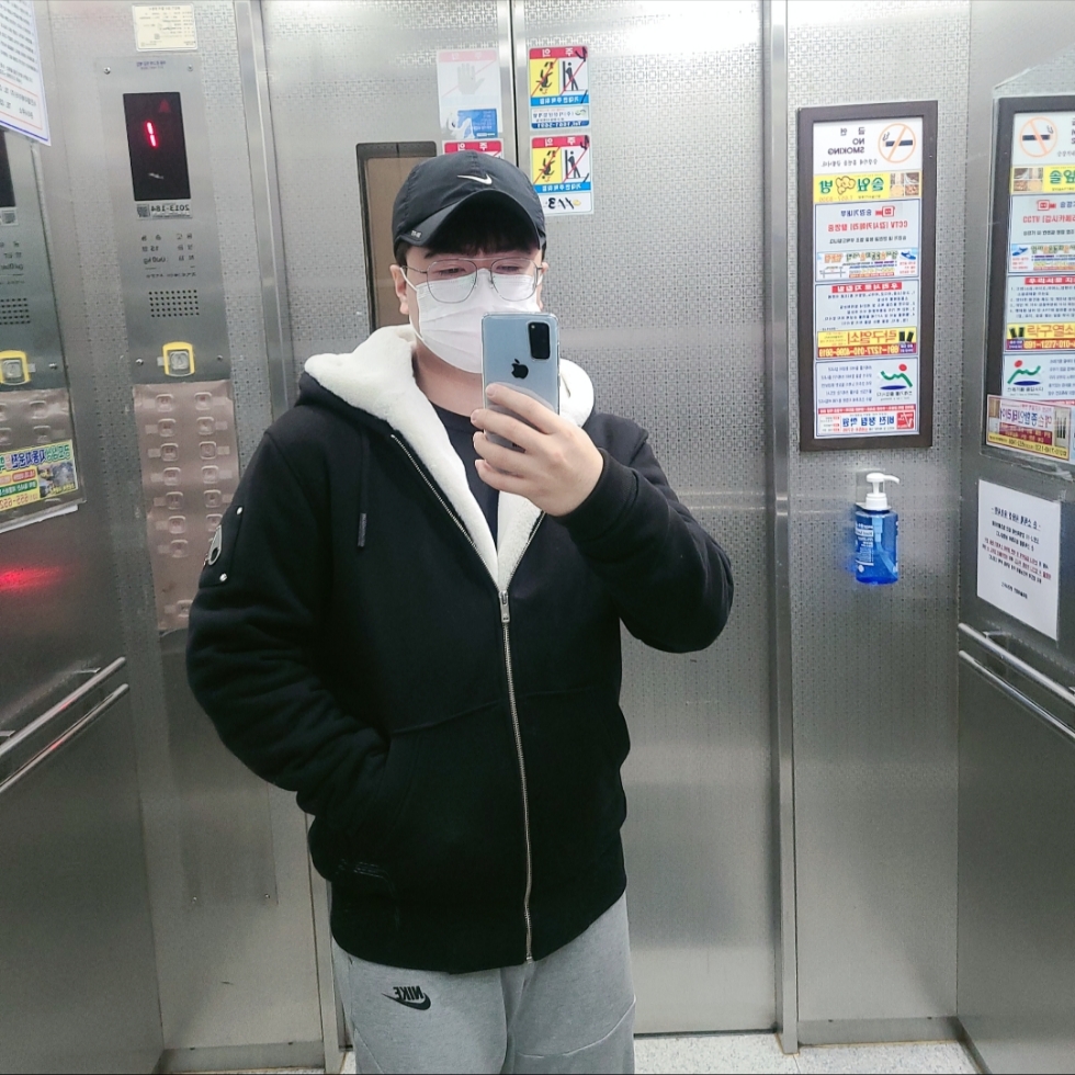Moose Knuckles Classic Bunny 3 White Lining Zip Hoodie Black - 22FW, Nike NSW Tech Fleece Jogger Dark Grey Heather - Asia 착용 스타일