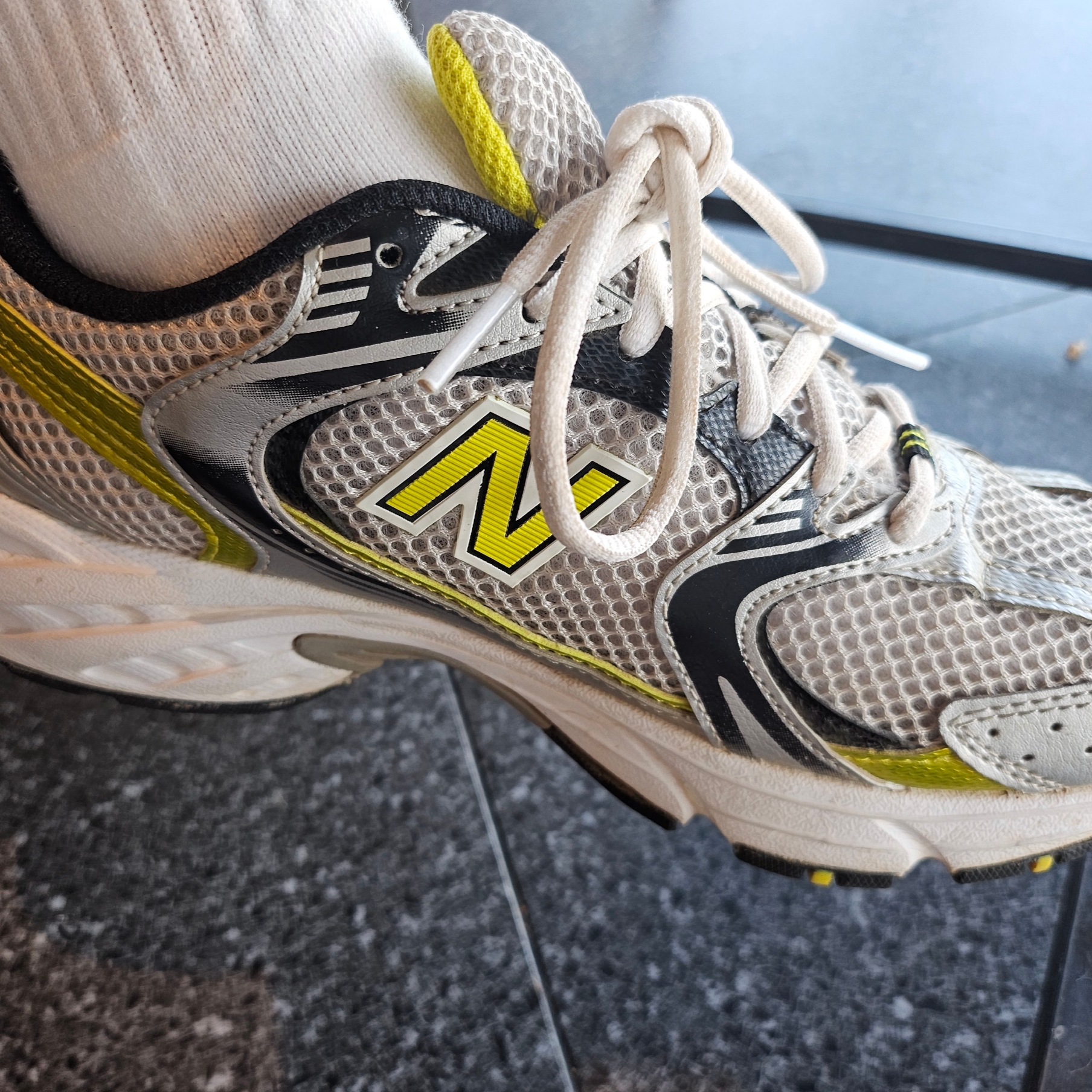 New Balance 530 Silver 착용 스타일