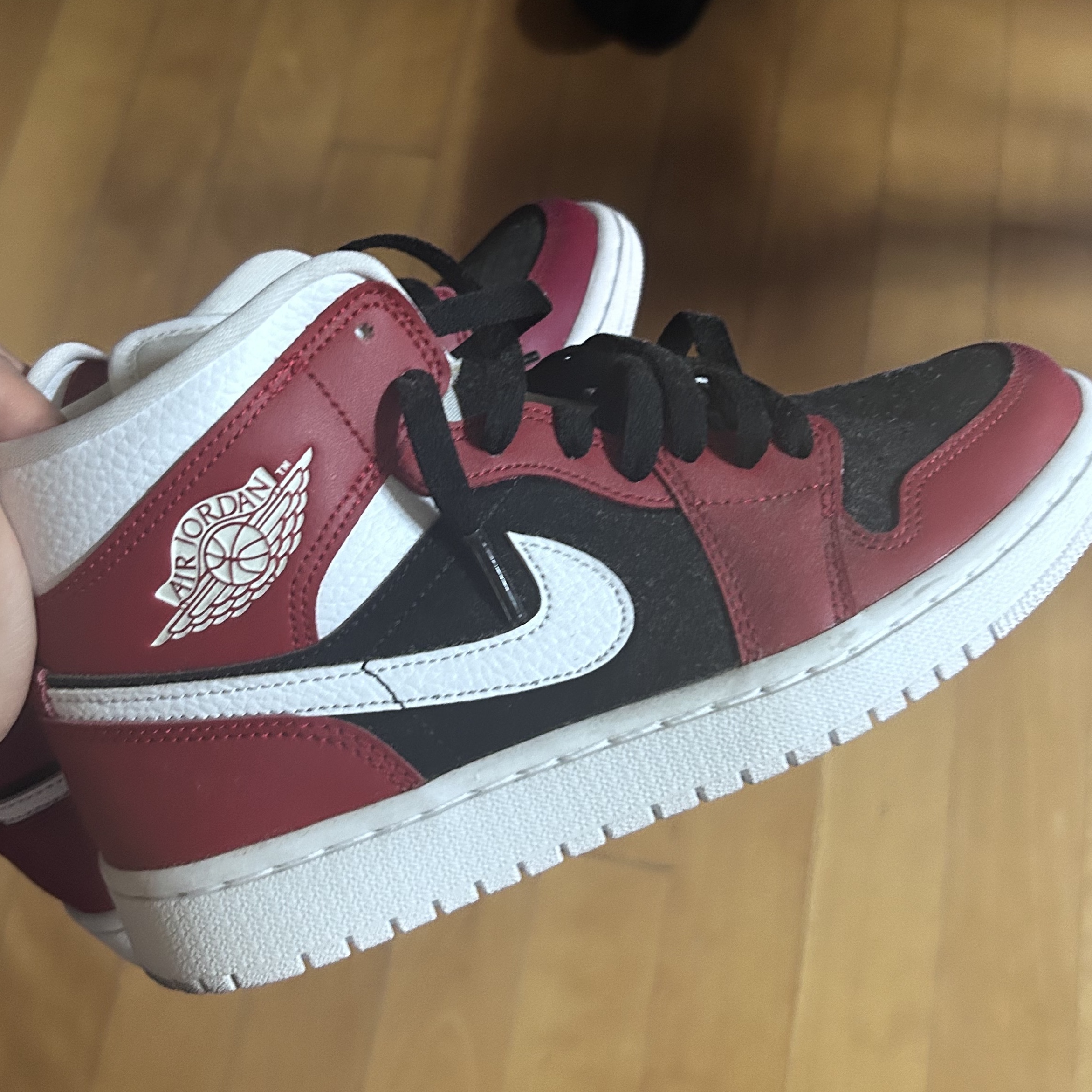 (W) Jordan 1 Mid Gym Red Black 착용 스타일