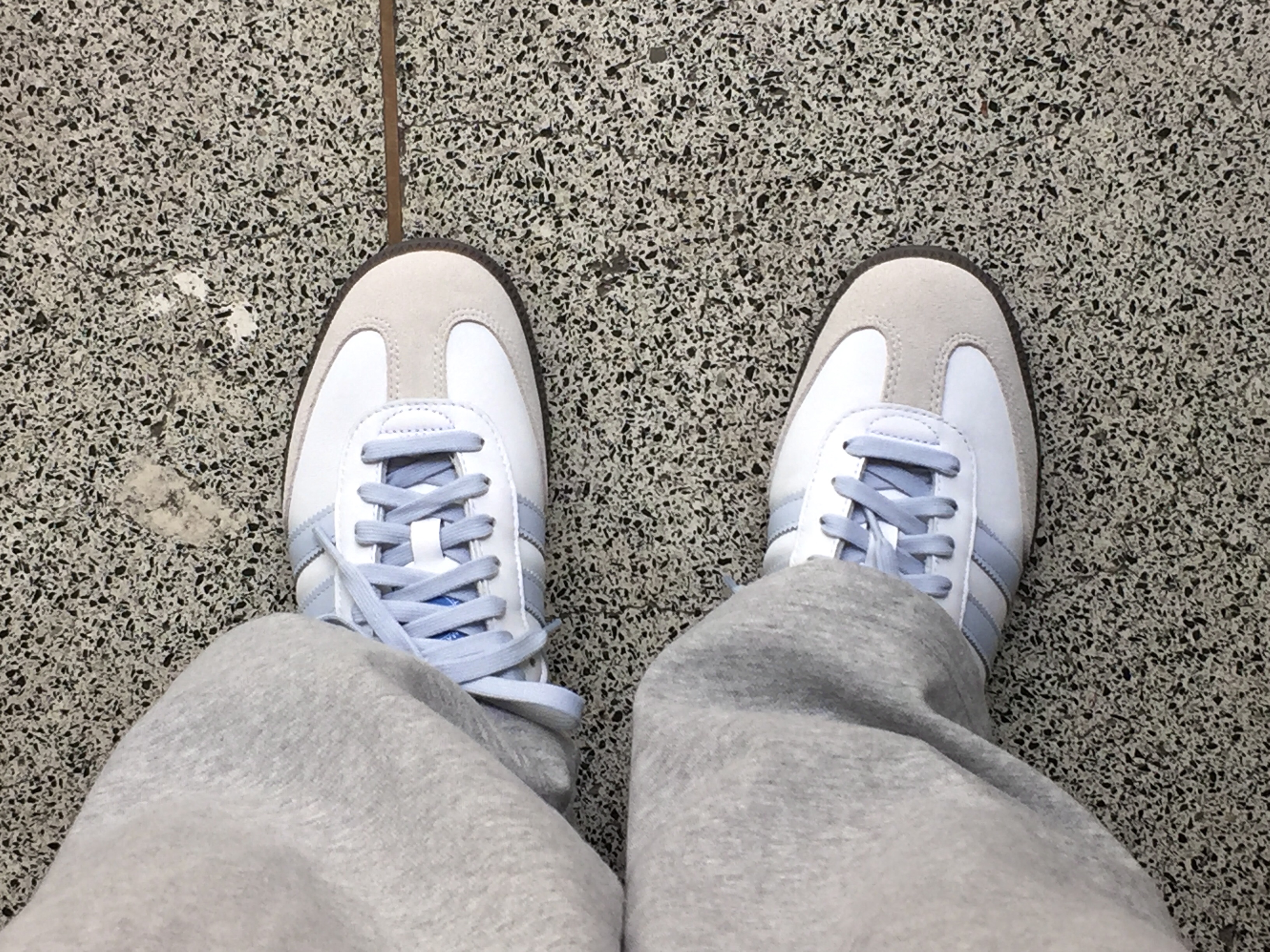 Adidas Samba OG Core White Halo Blue 착용 스타일