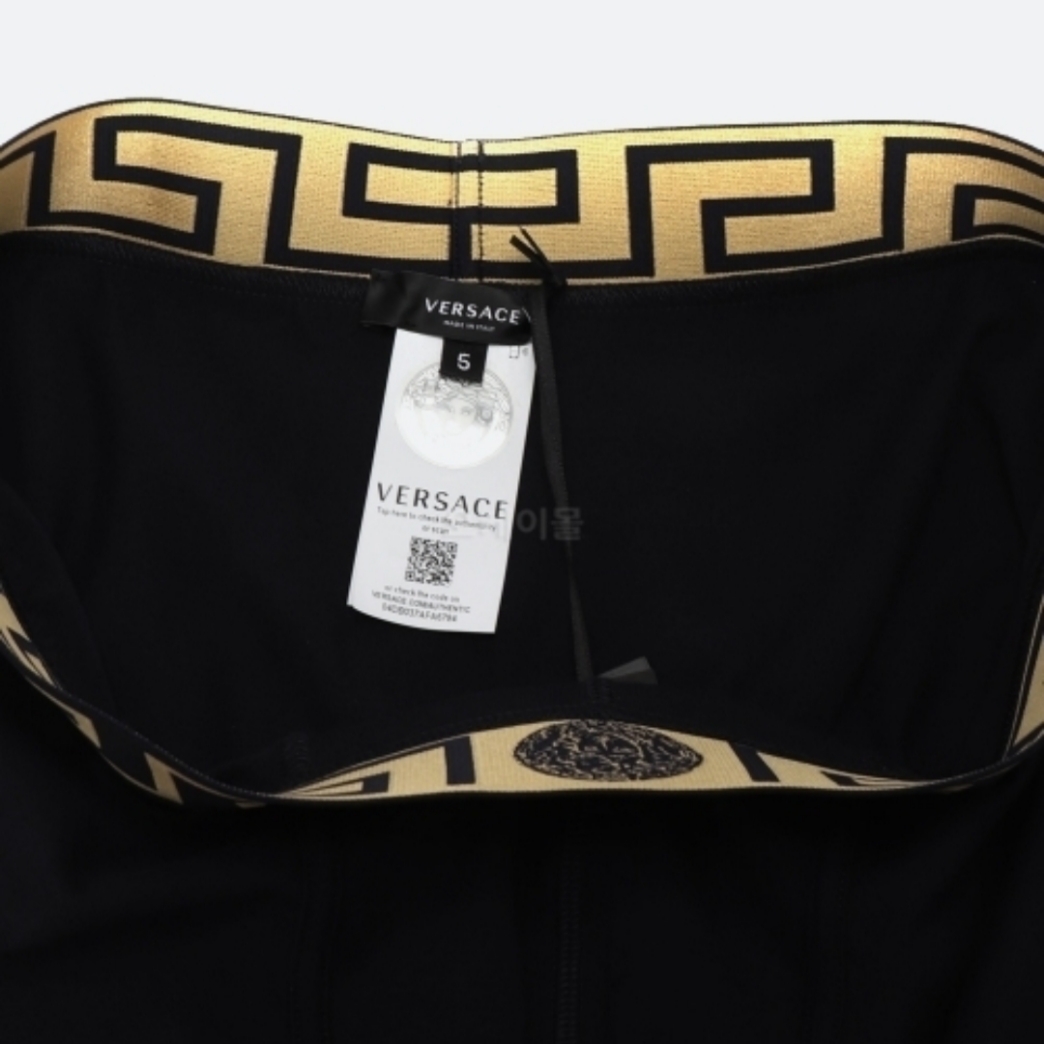 Versace Greca Border Trunks Black (2 Pack) 착용 스타일 - 1