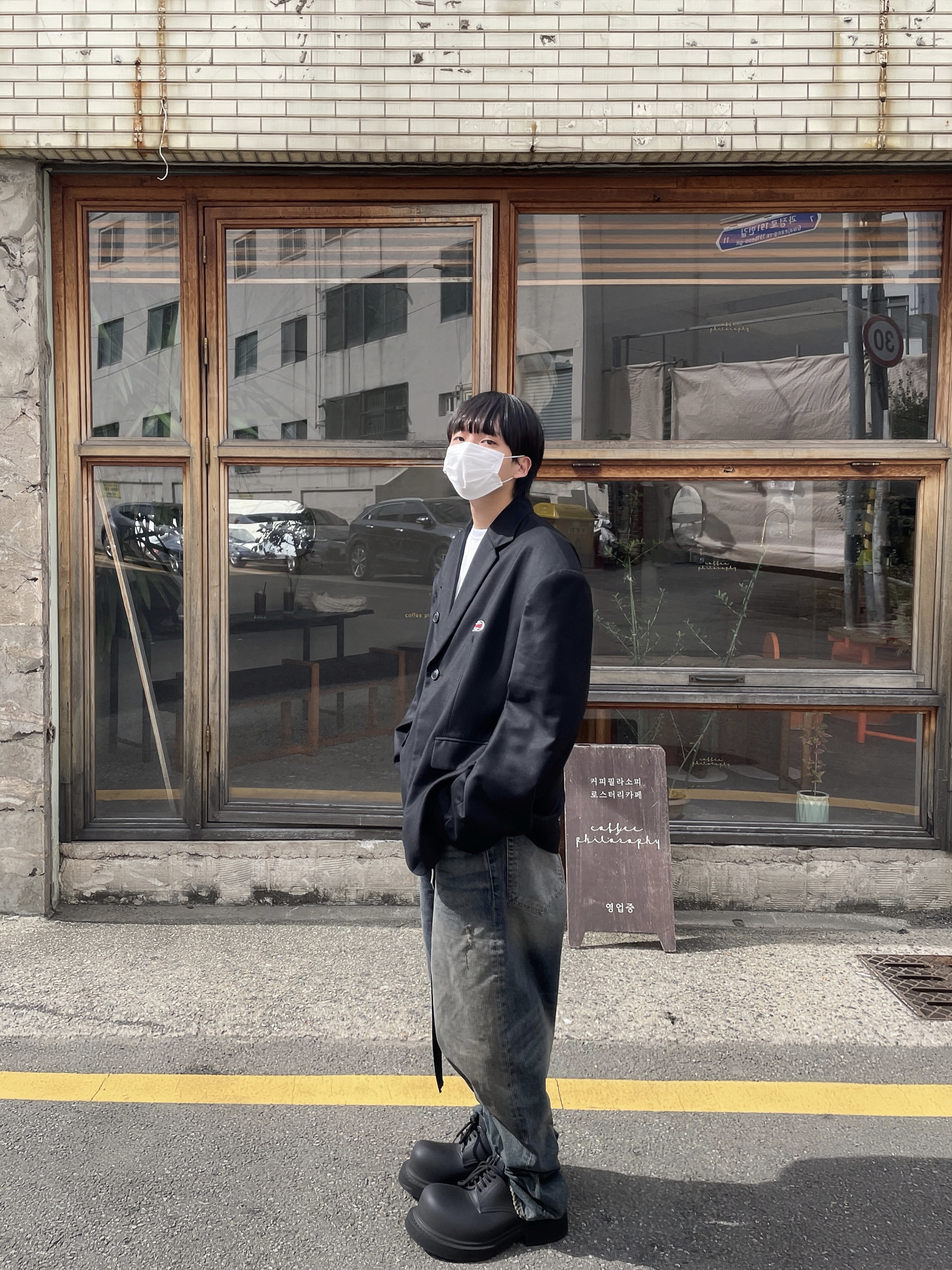 Balenciaga Steroid Derby Black, Undermycar Iek Hand Brush Washed Wide Jeans Corrosion Blue - 23FW 착용 스타일 - 1