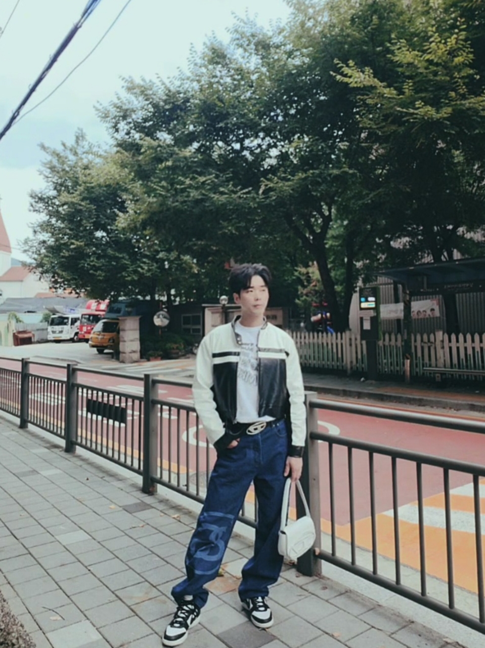 Diesel B-1DR Leather Belt with D Buckle Black, Diesel 1DR Shoulder Bag in Nappa Leather White 착용 스타일 - 2