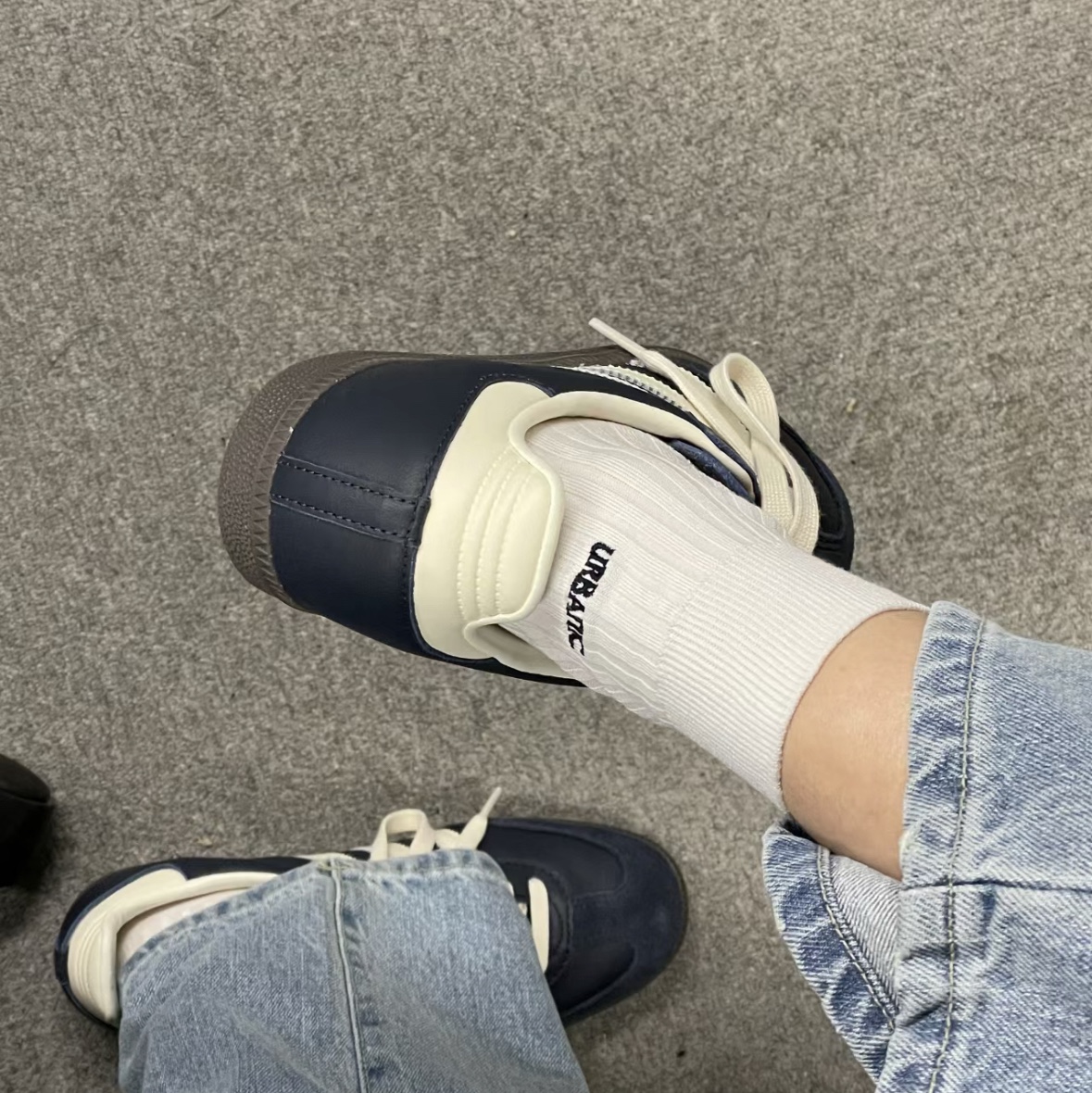Adidas Samba OG Night Navy Cream White 착용 스타일