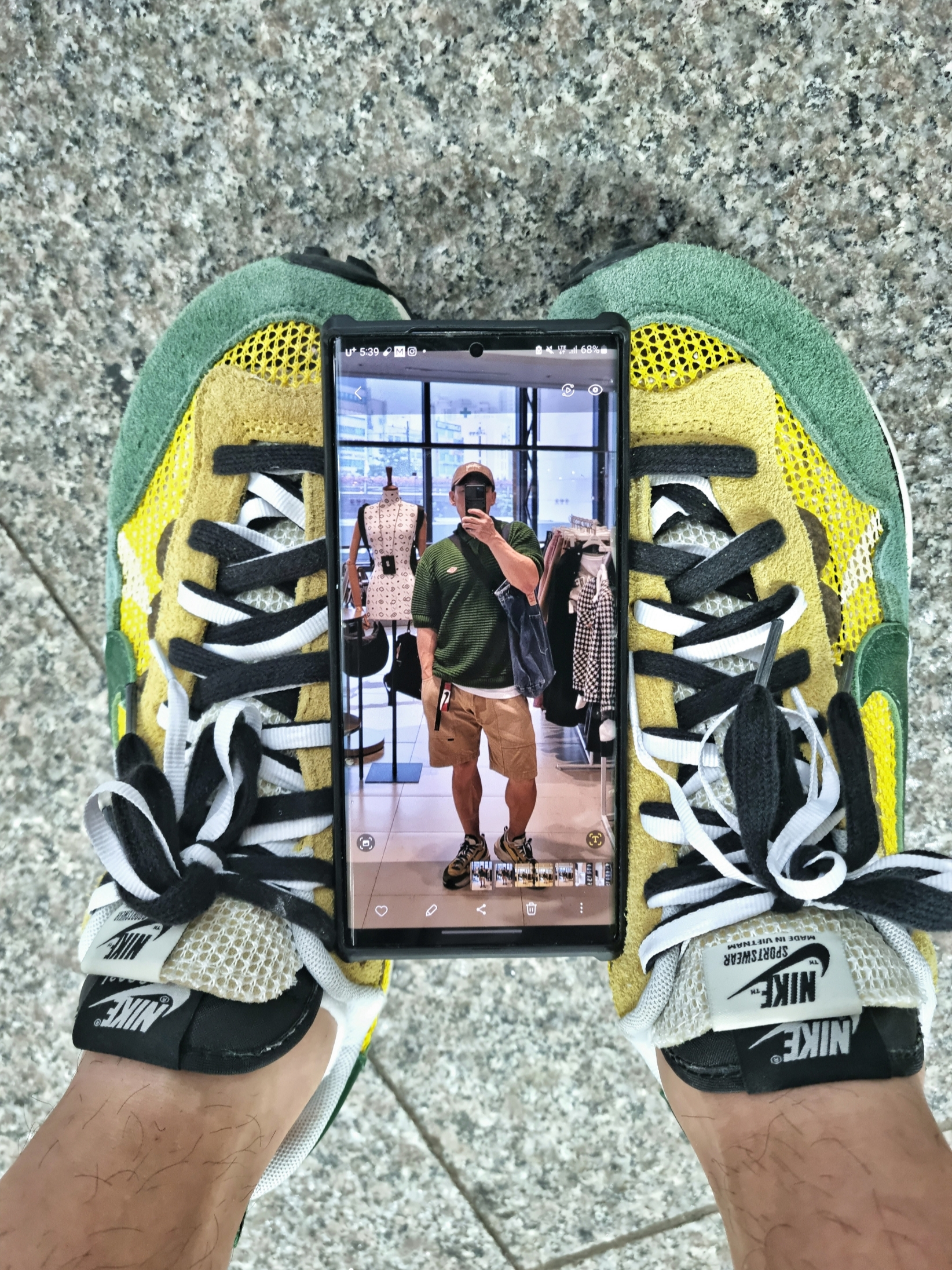 Nike x Sacai VaporWaffle Tour Yellow & Gorge Green Sail 착용 스타일 - 1