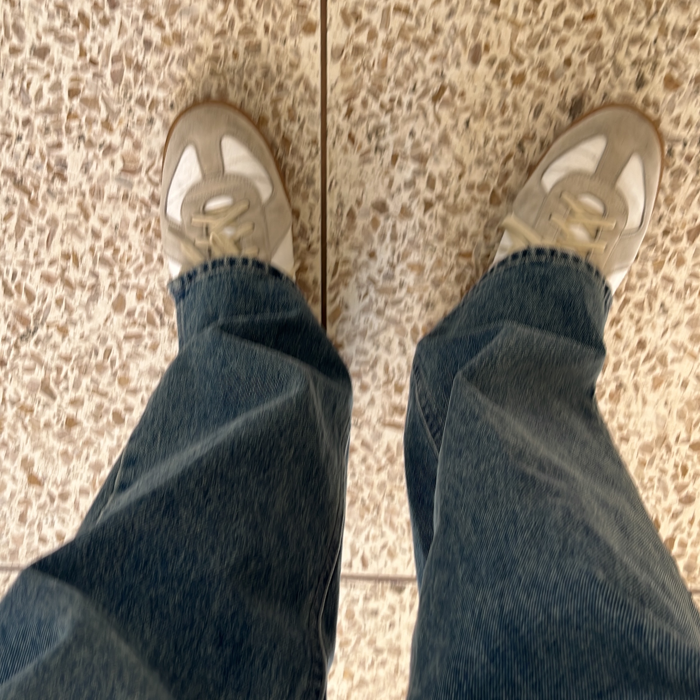 Maison Margiela Calfskin Replica Sneakers 착용 스타일