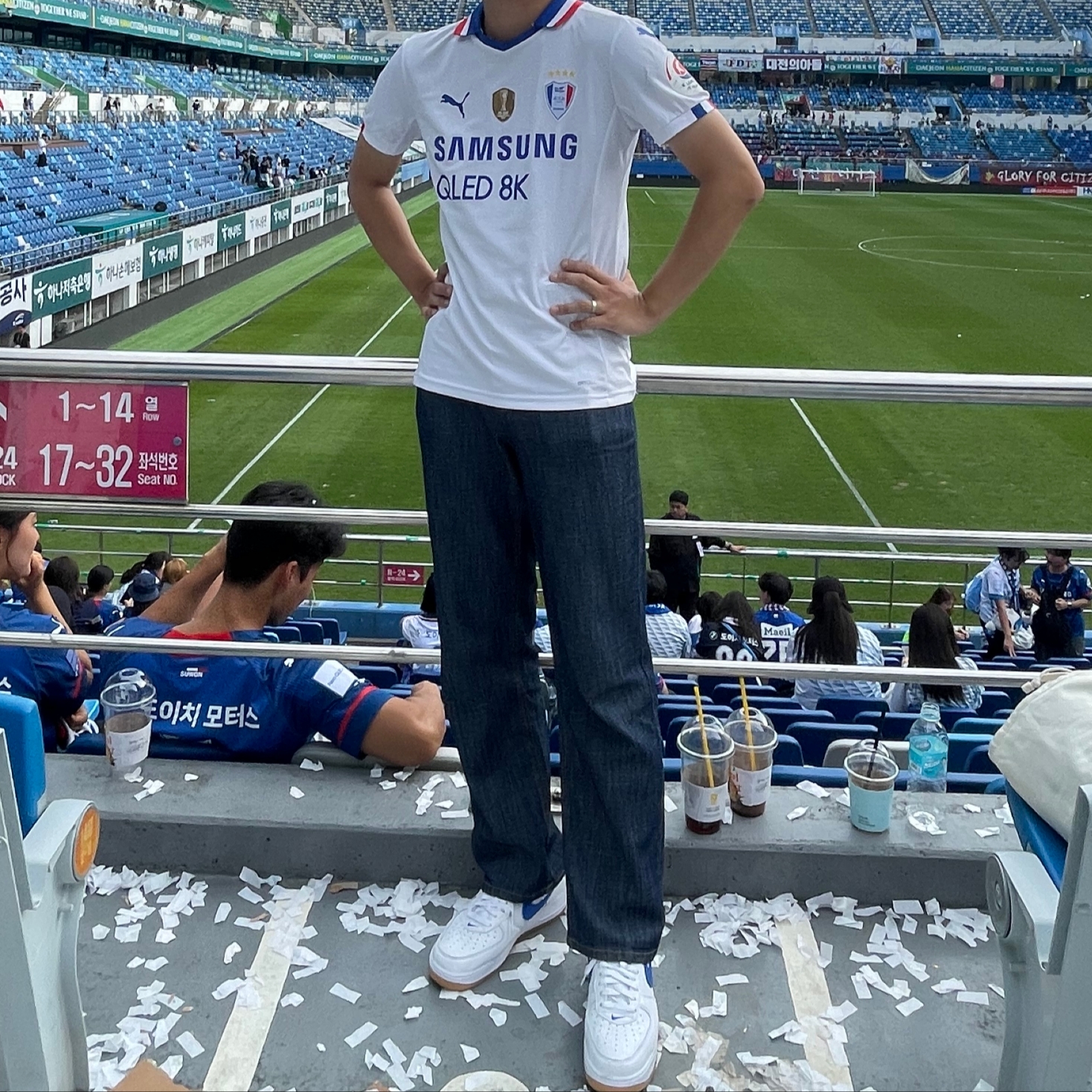Nike Air Force 1 Low Retro Color of the Month Varsity Royal 착용 스타일