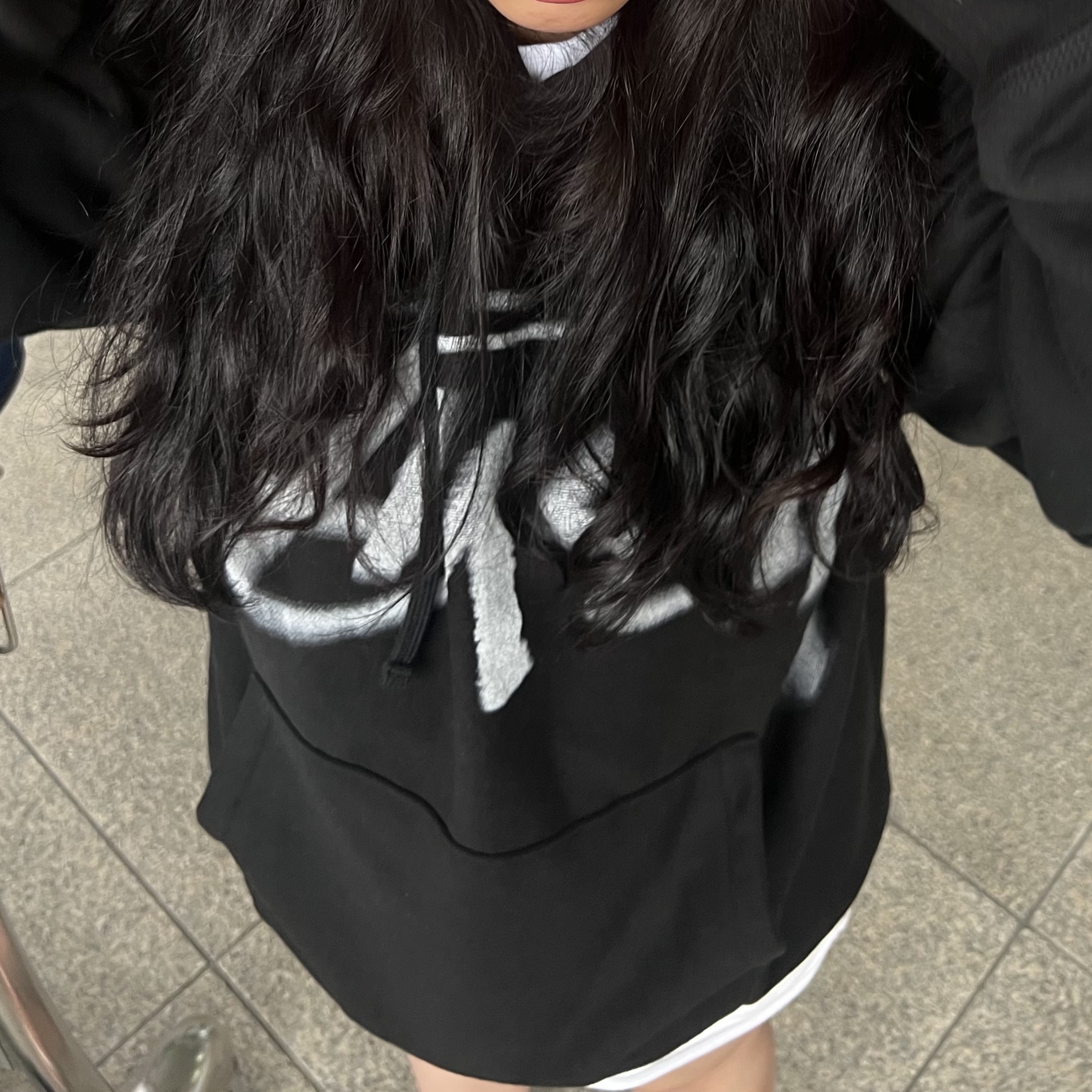 Stussy Dizzy Stock Hoodie Black 착용 스타일 - 2
