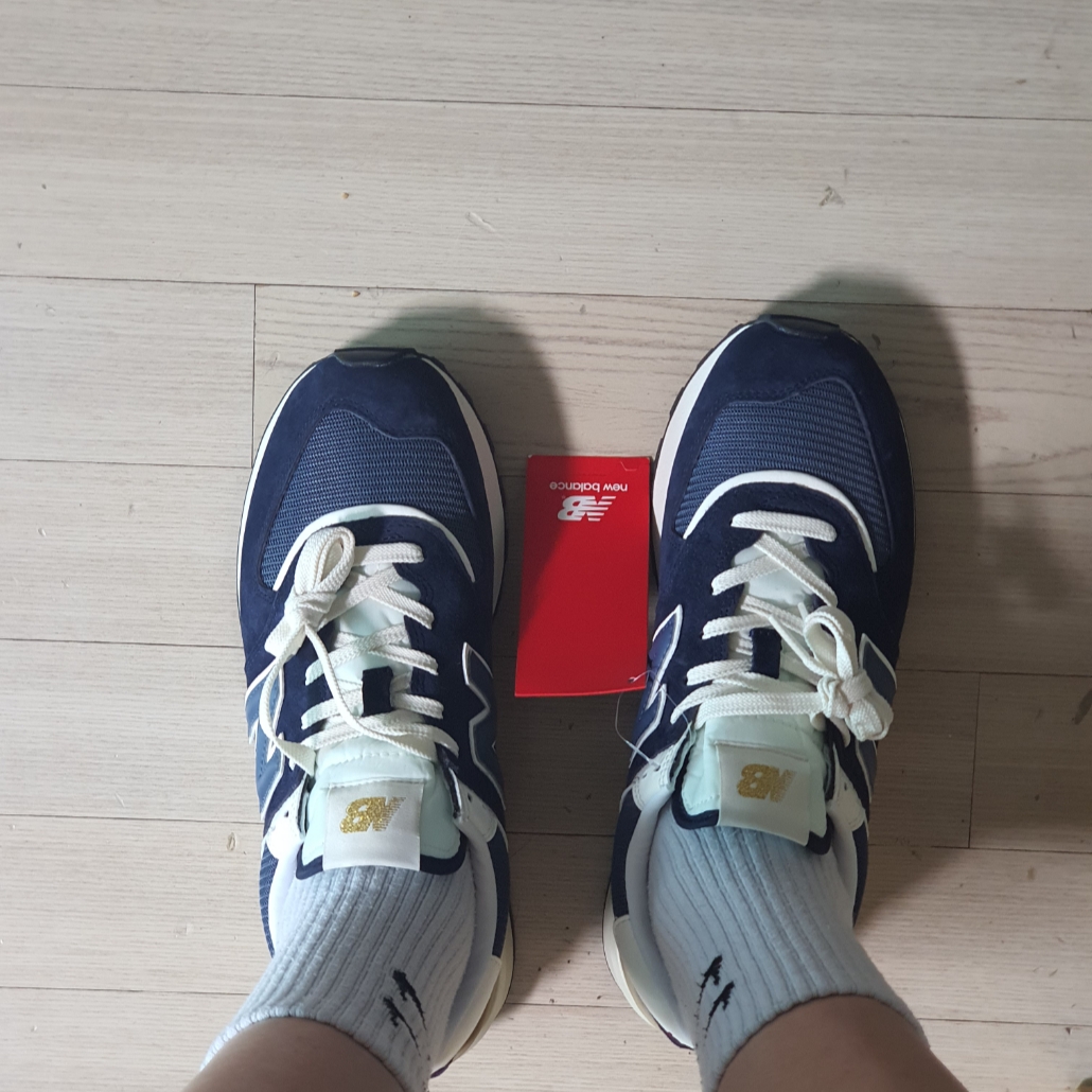 New Balance 574 Legacy Navy 착용 스타일 - 1