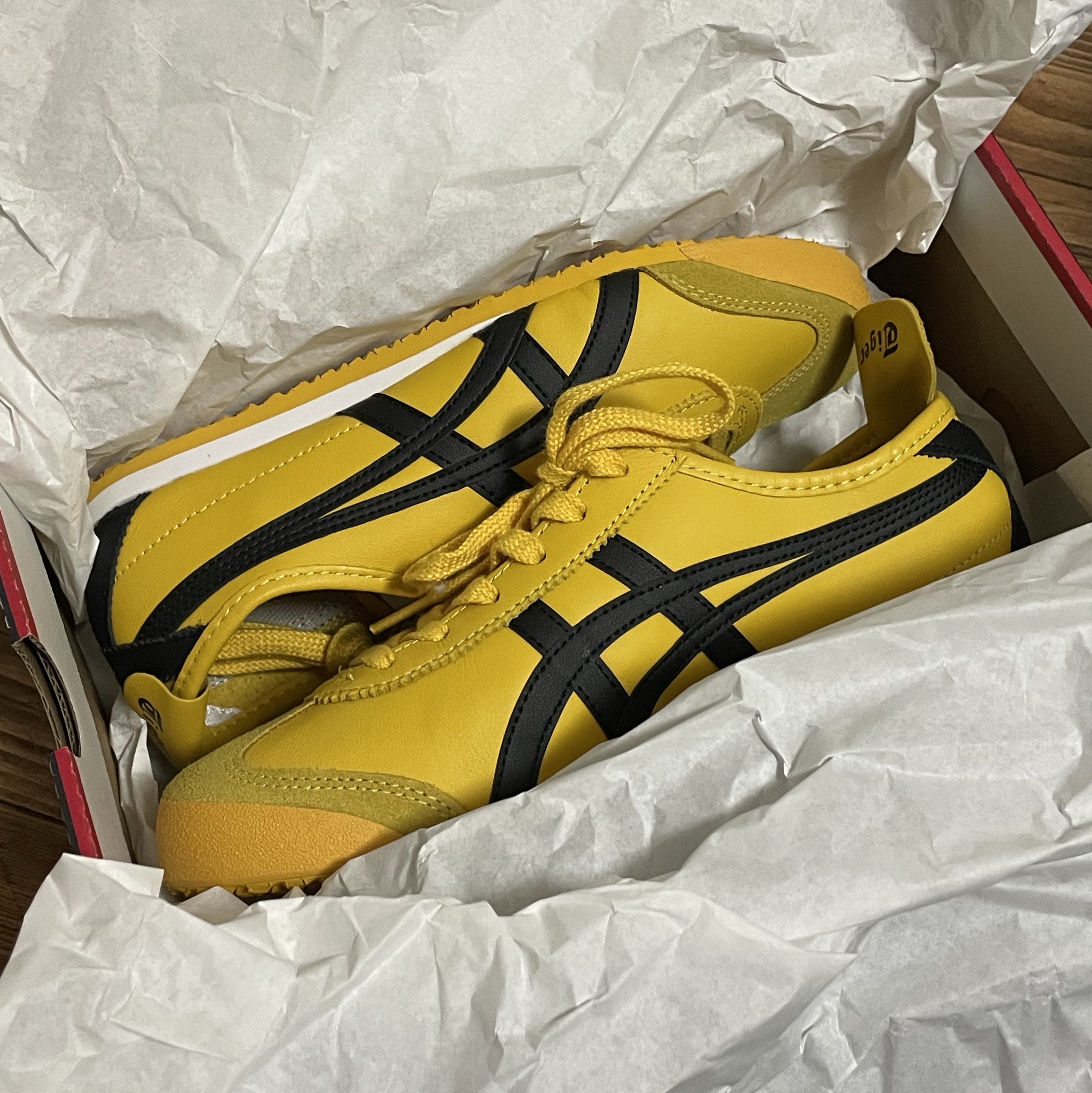 Onitsuka Tiger Mexico 66 Yellow Black 착용 스타일