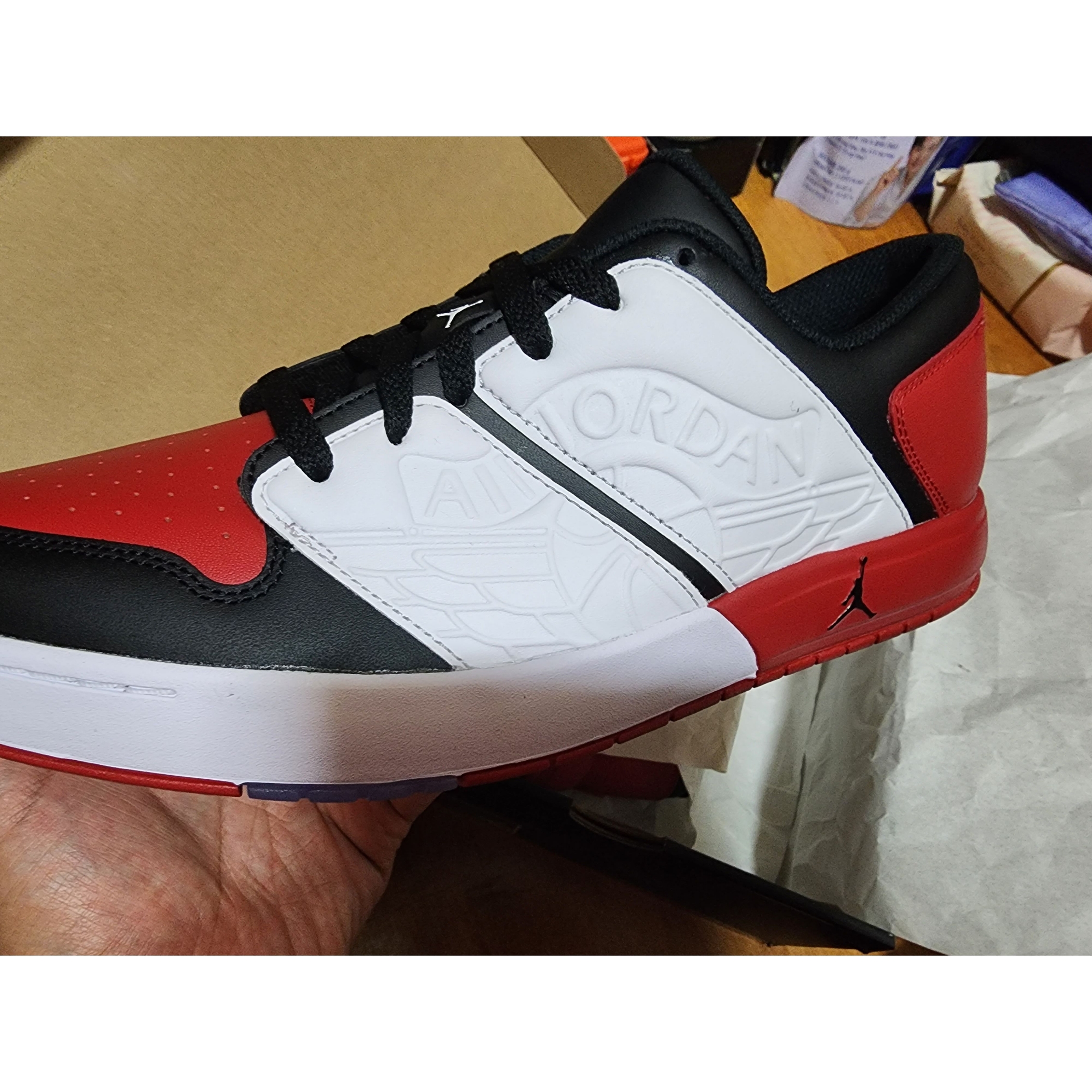 Jordan Nu Retro 1 Low Varsity Red 착용 스타일 - 3