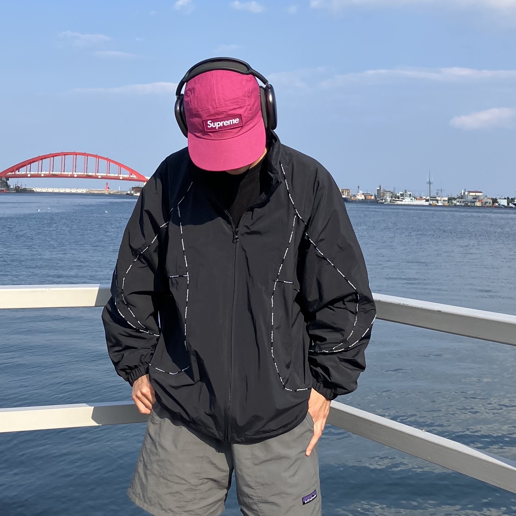Supreme Logo Piping Hooded Track Jacket Black - 23FW, Supreme Waxed Cotton Camp Cap Magenta - 23FW 착용 스타일 - 1