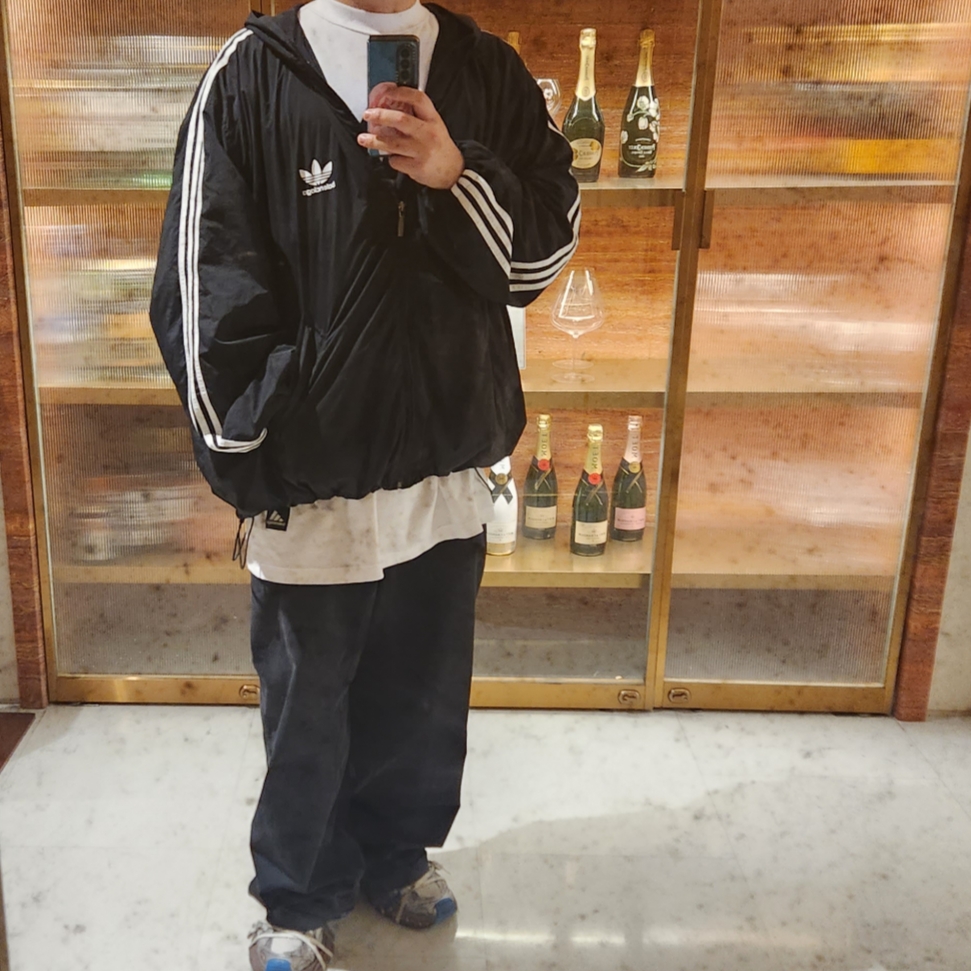 Balenciaga x Adidas Oversized T-Shirt White 착용 스타일