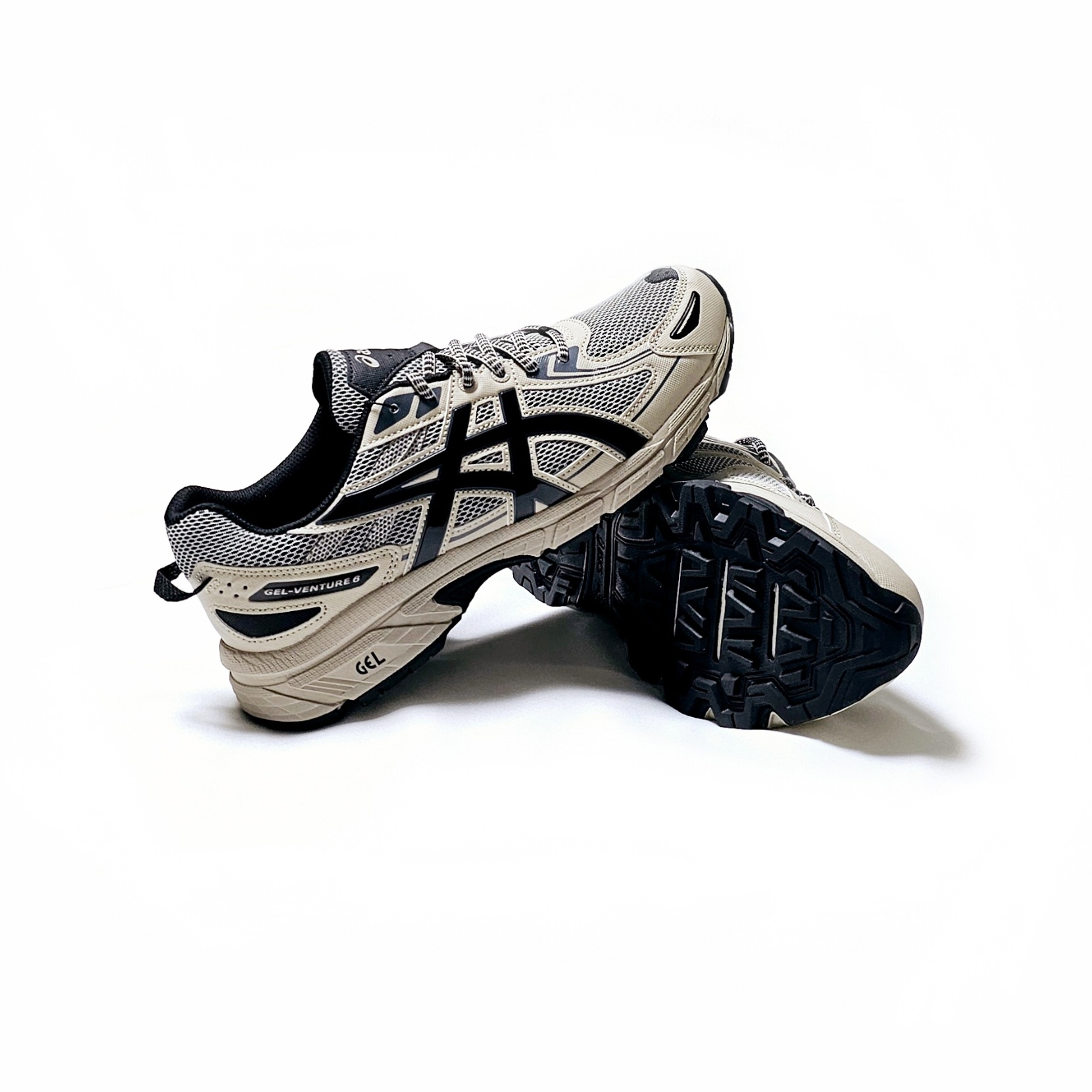Asics Gel-Venture 6 Feather Grey Black 착용 스타일 - 4
